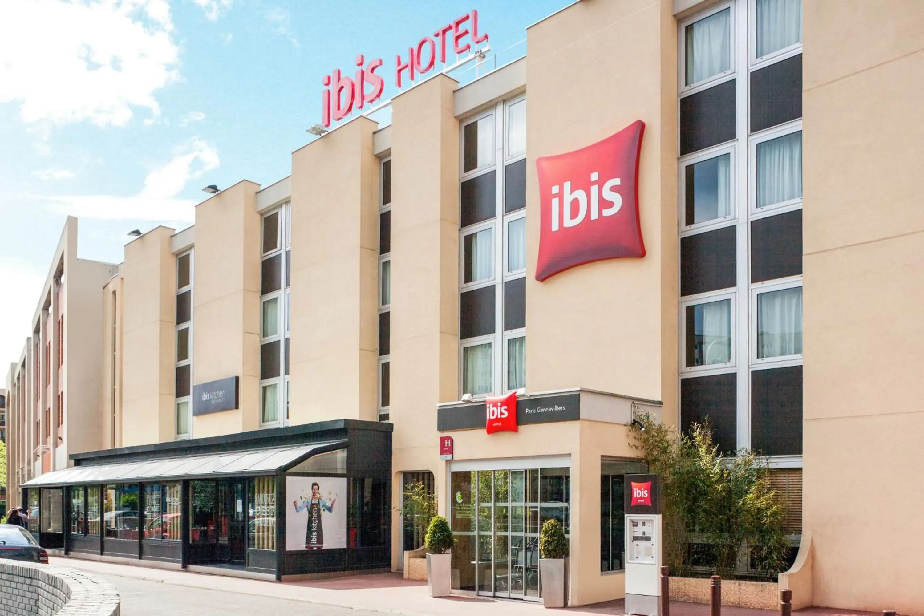 Facade/entrance in ibis Paris Gennevilliers Facade/entrance in ibis Paris Gennevilliers