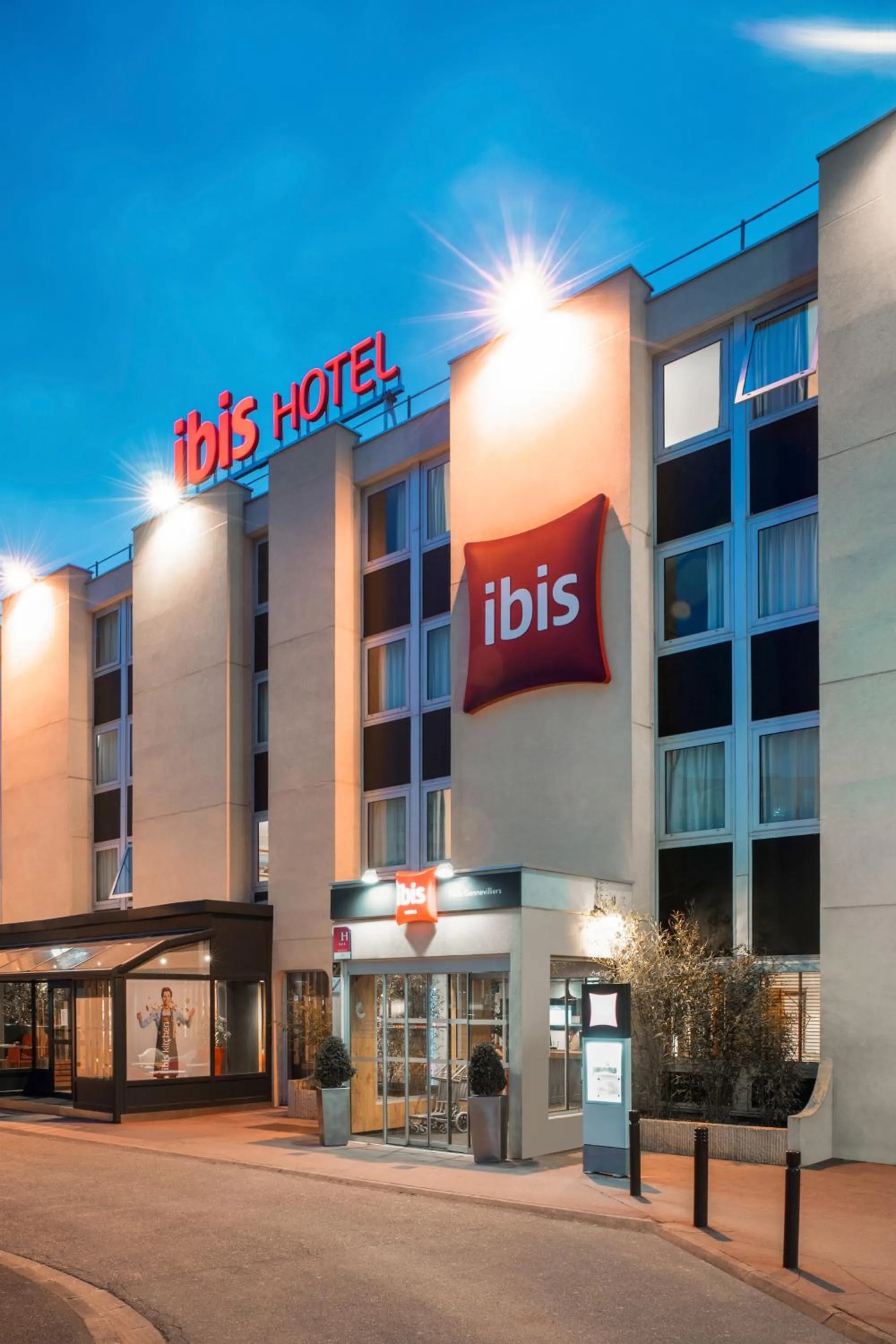 Facade/entrance in ibis Paris Gennevilliers