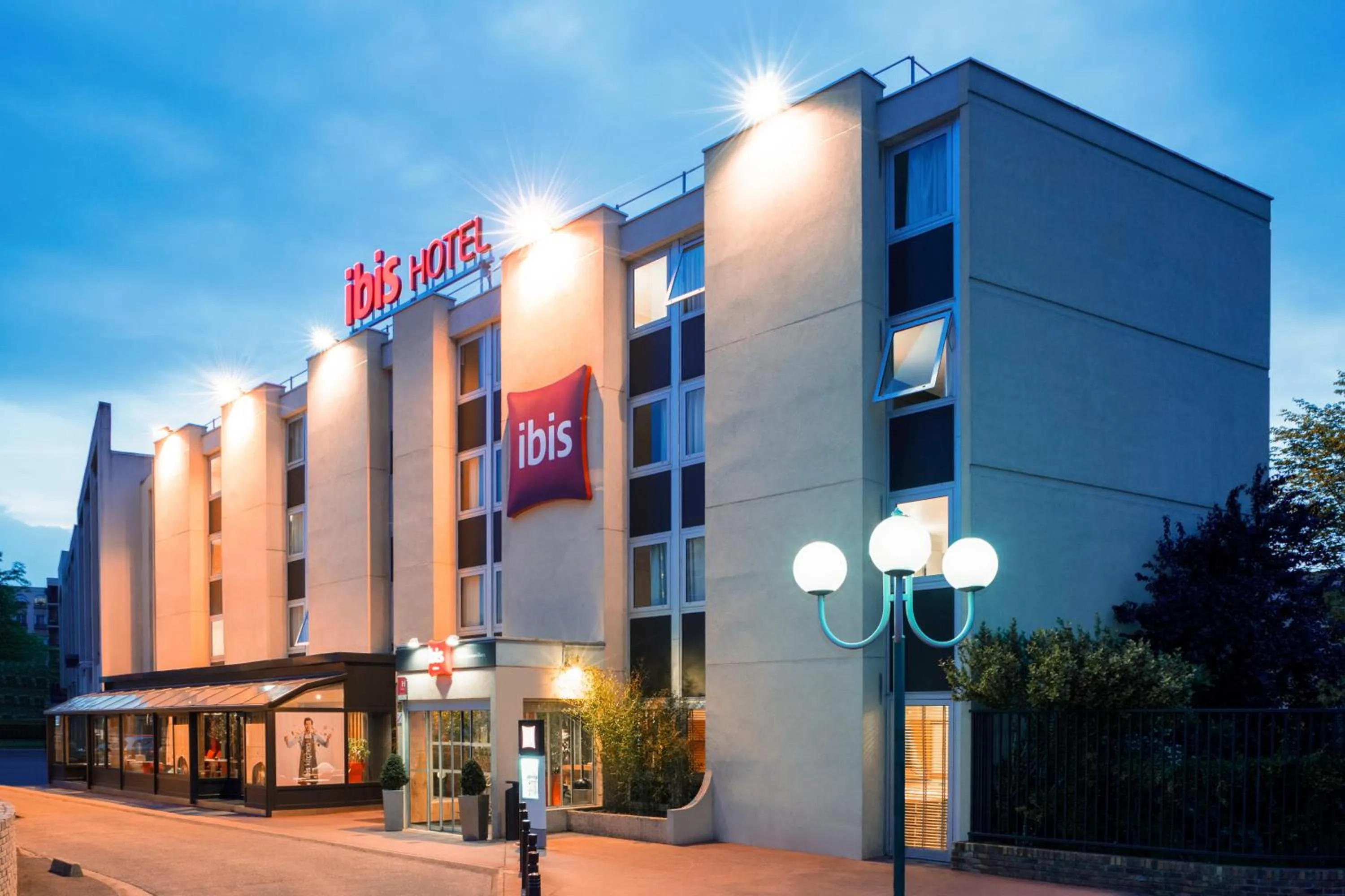 Facade/entrance in ibis Paris Gennevilliers
