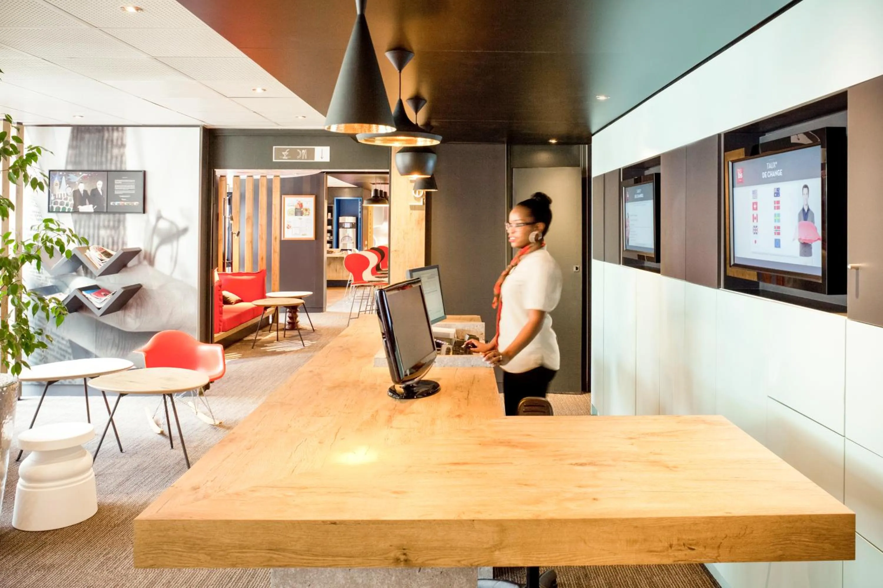 Lobby or reception in ibis Paris Gennevilliers