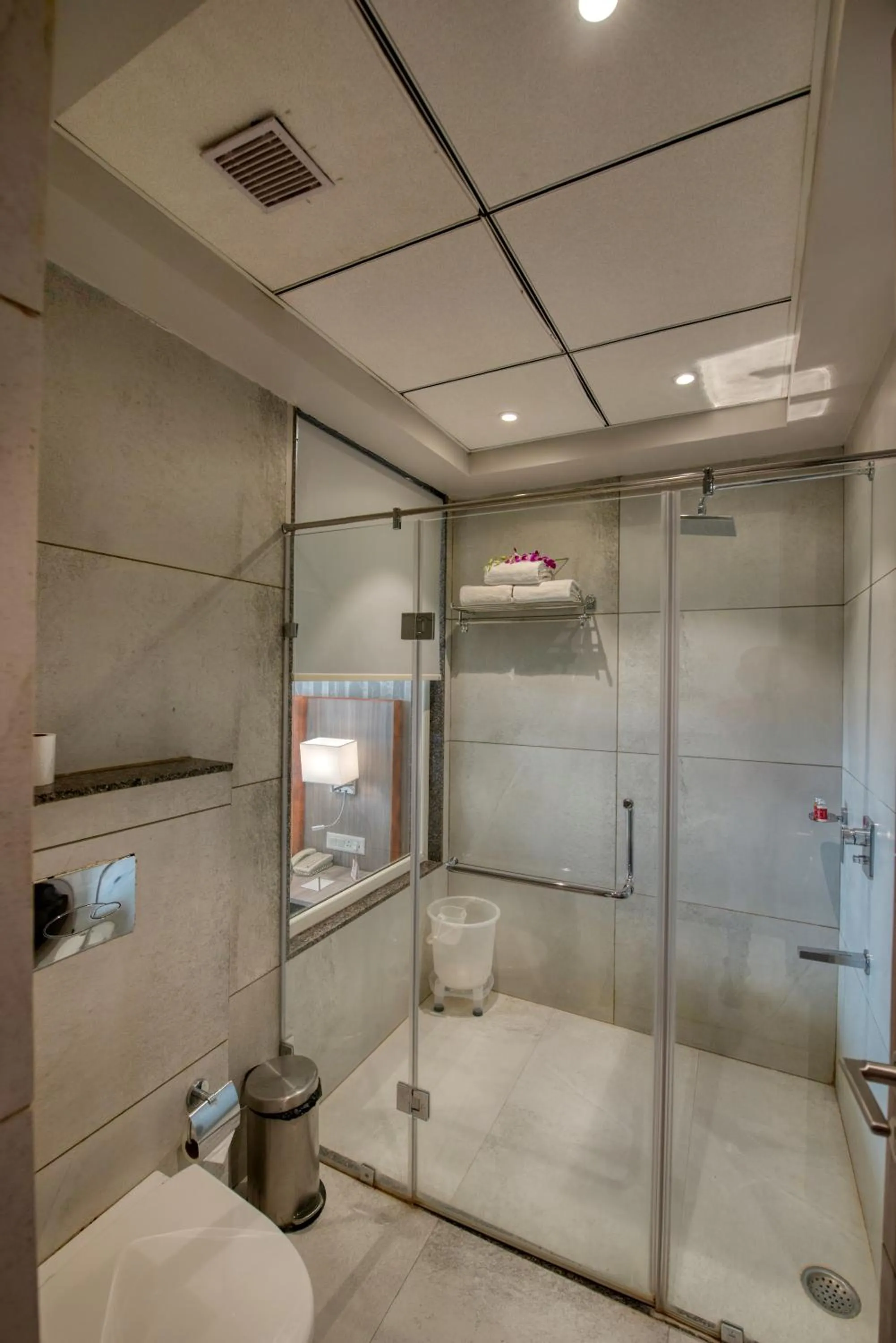 Bathroom in Hotel Deep Clarks Inn Lucknow