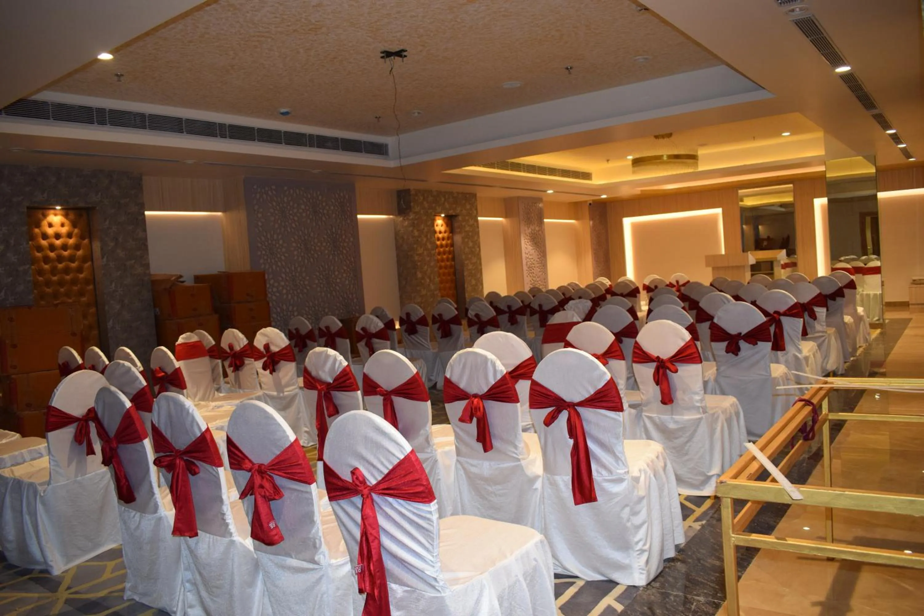 Banquet/Function facilities in Hotel Deep Clarks Inn Lucknow