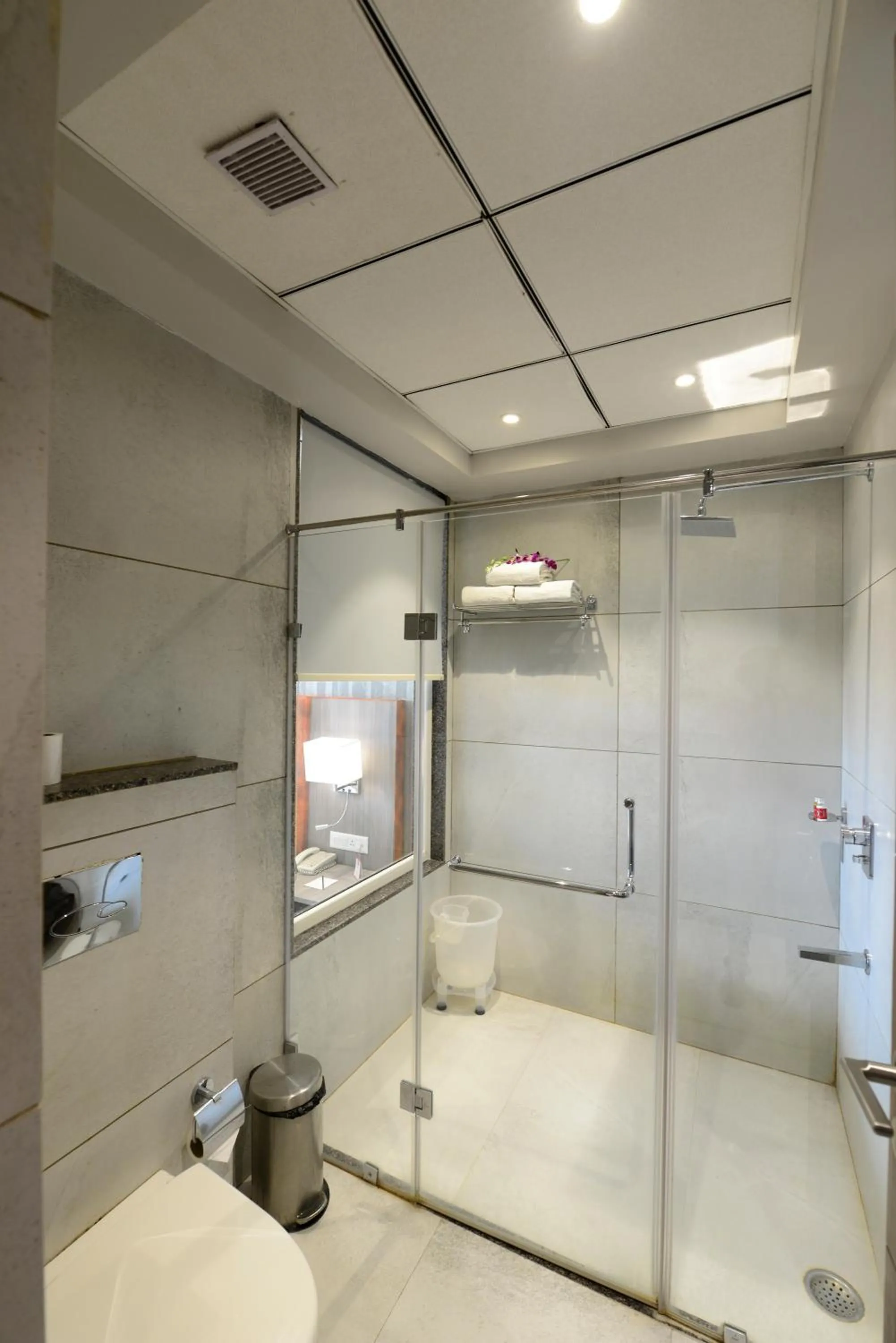 Hotel Deep Clarks Inn Lucknow