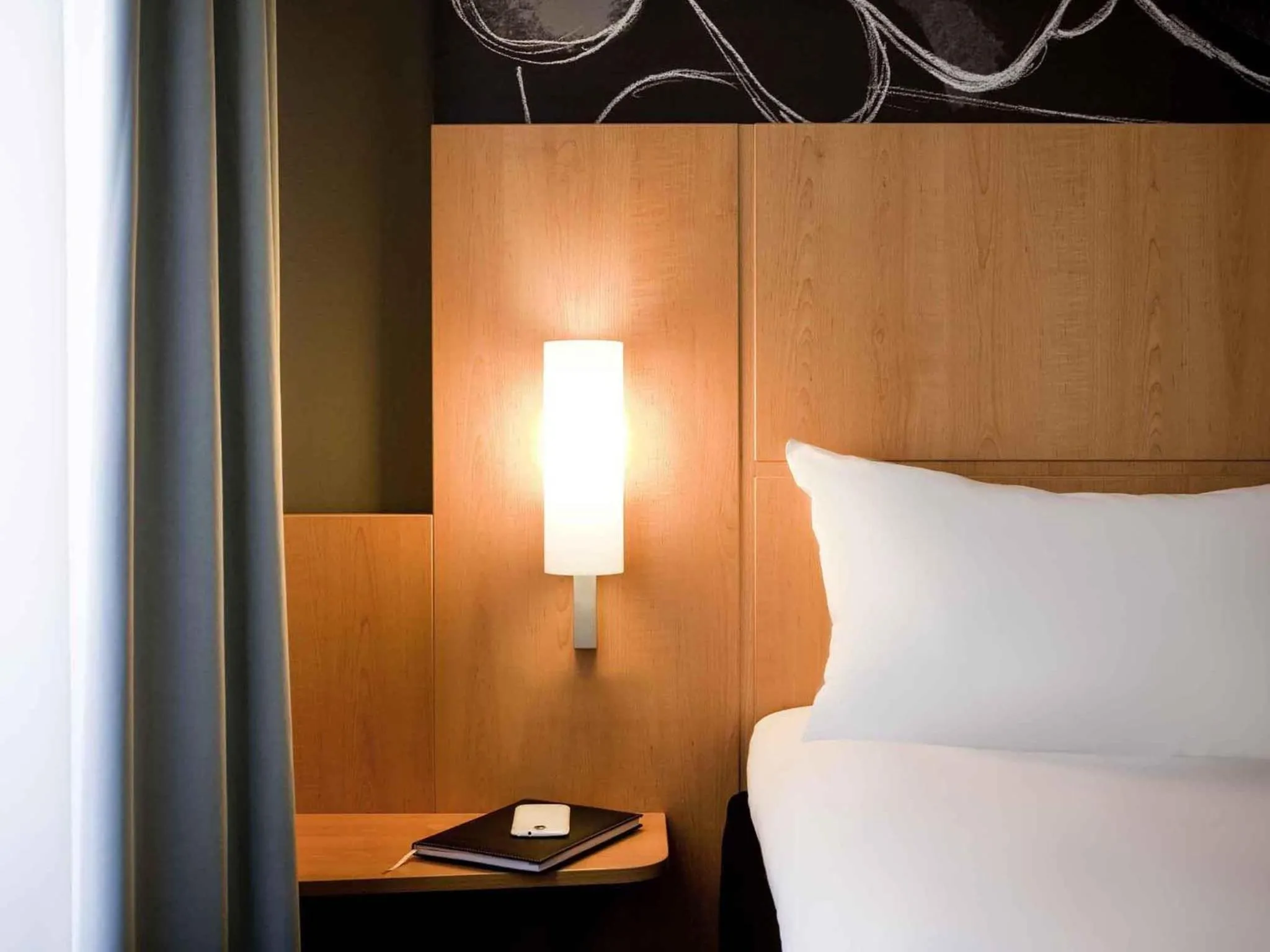 Bedroom, Bed in ibis Paris Gare De L'Est TGV