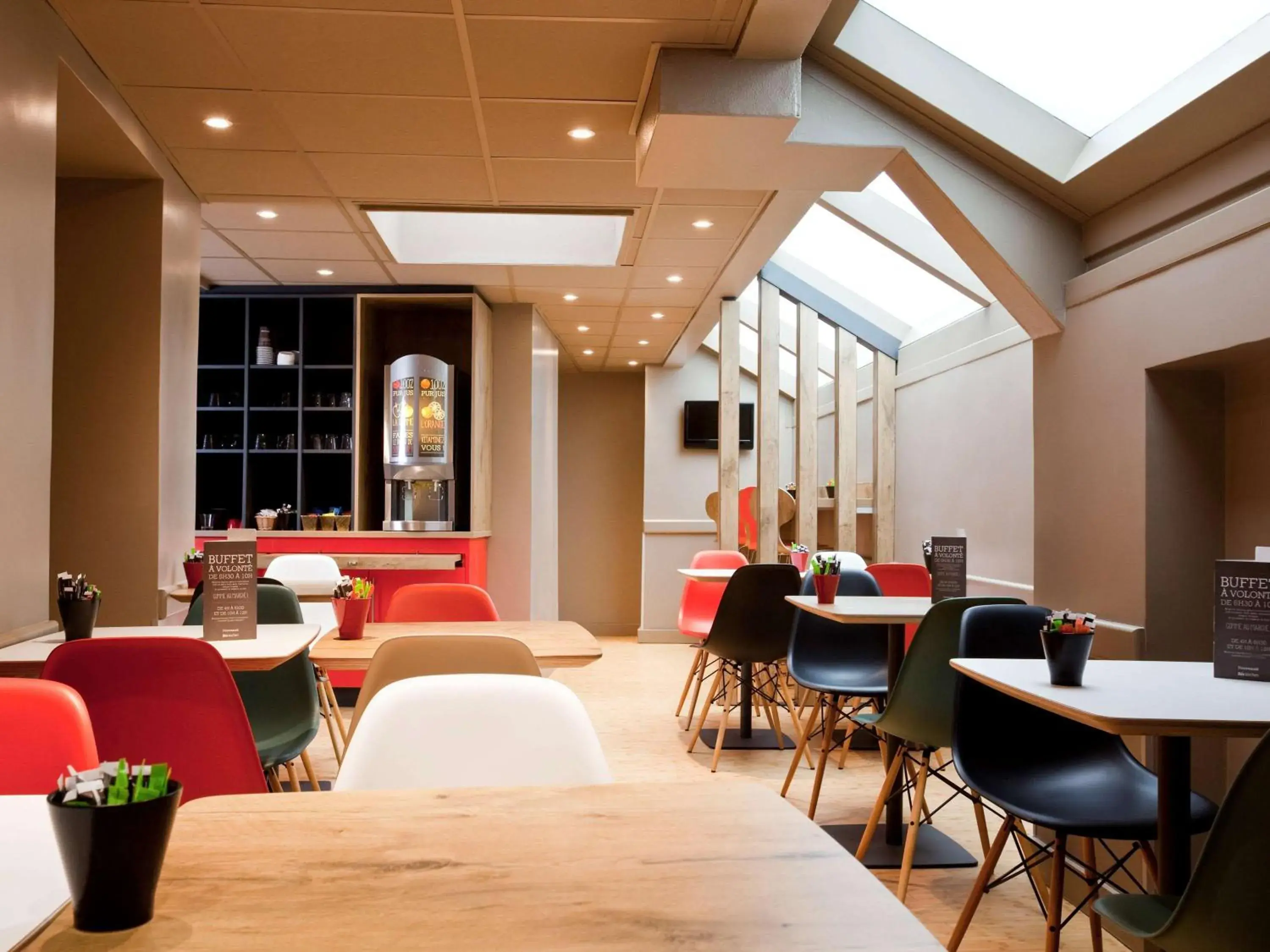 Property building in ibis Paris Gare De L'Est TGV Property building in ibis Paris Gare De L'Est TGV