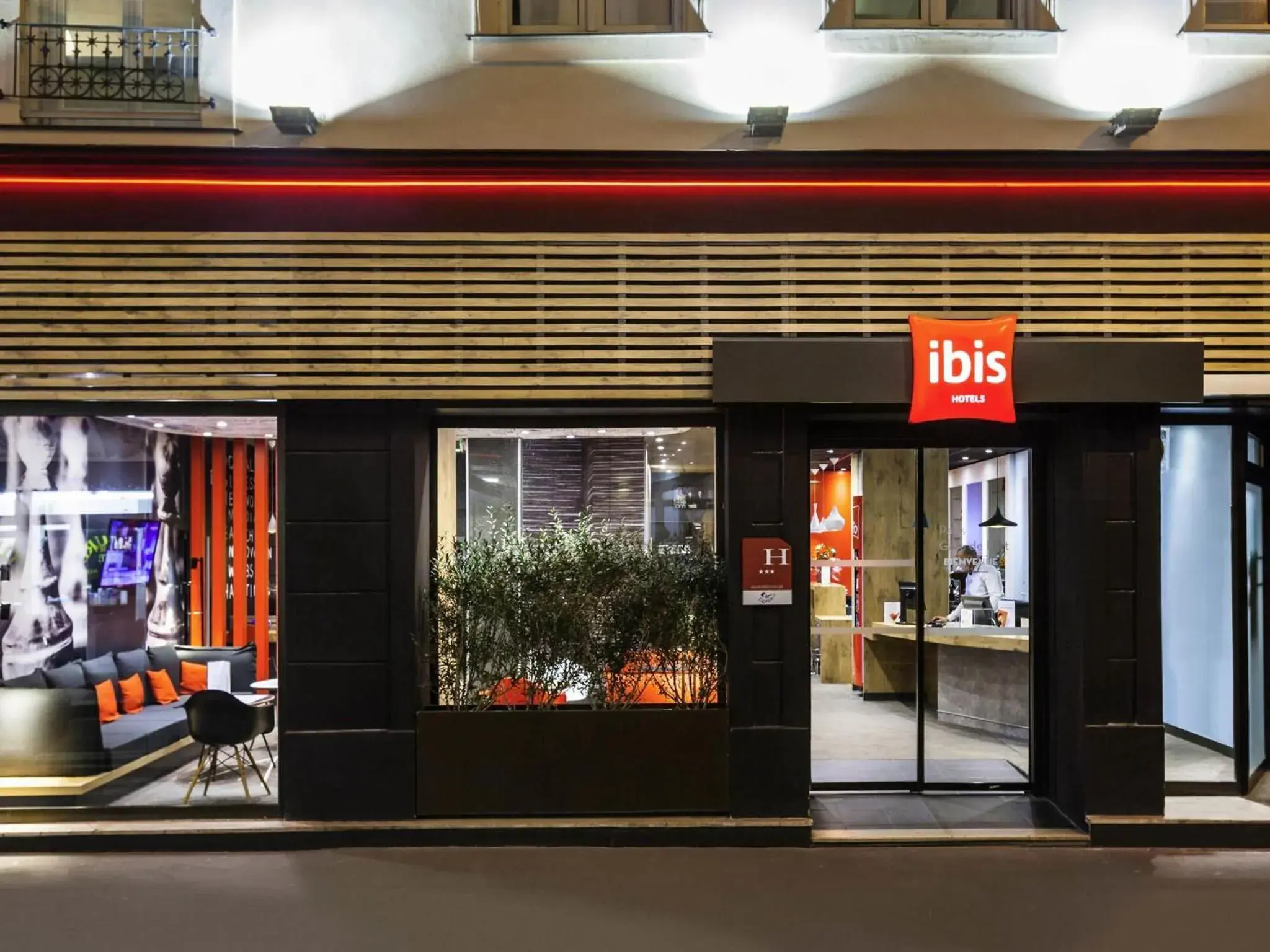 Property building in ibis Paris Gare De L'Est TGV Property building in ibis Paris Gare De L'Est TGV