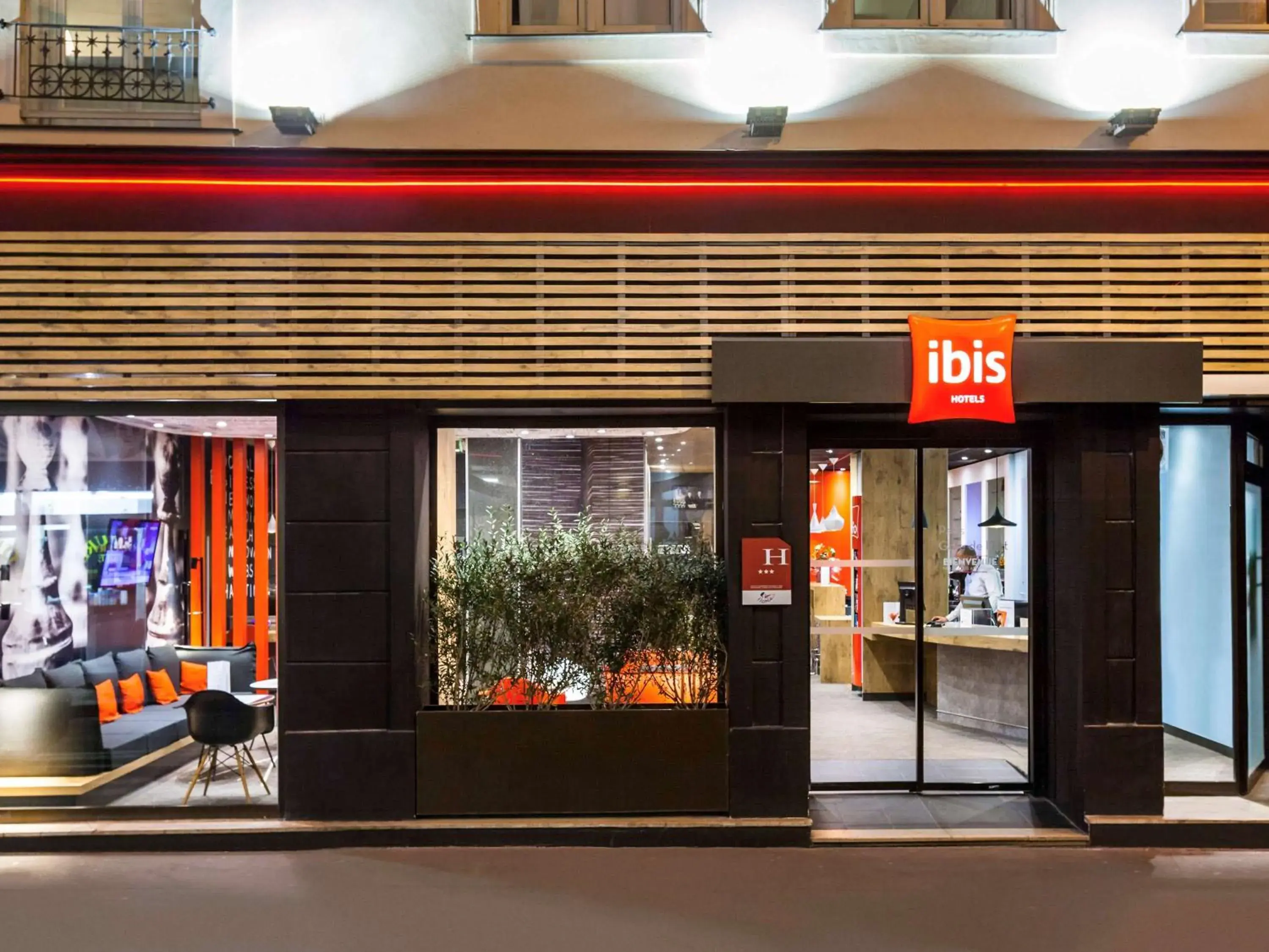 Property building in ibis Paris Gare De L'Est TGV Property building in ibis Paris Gare De L'Est TGV