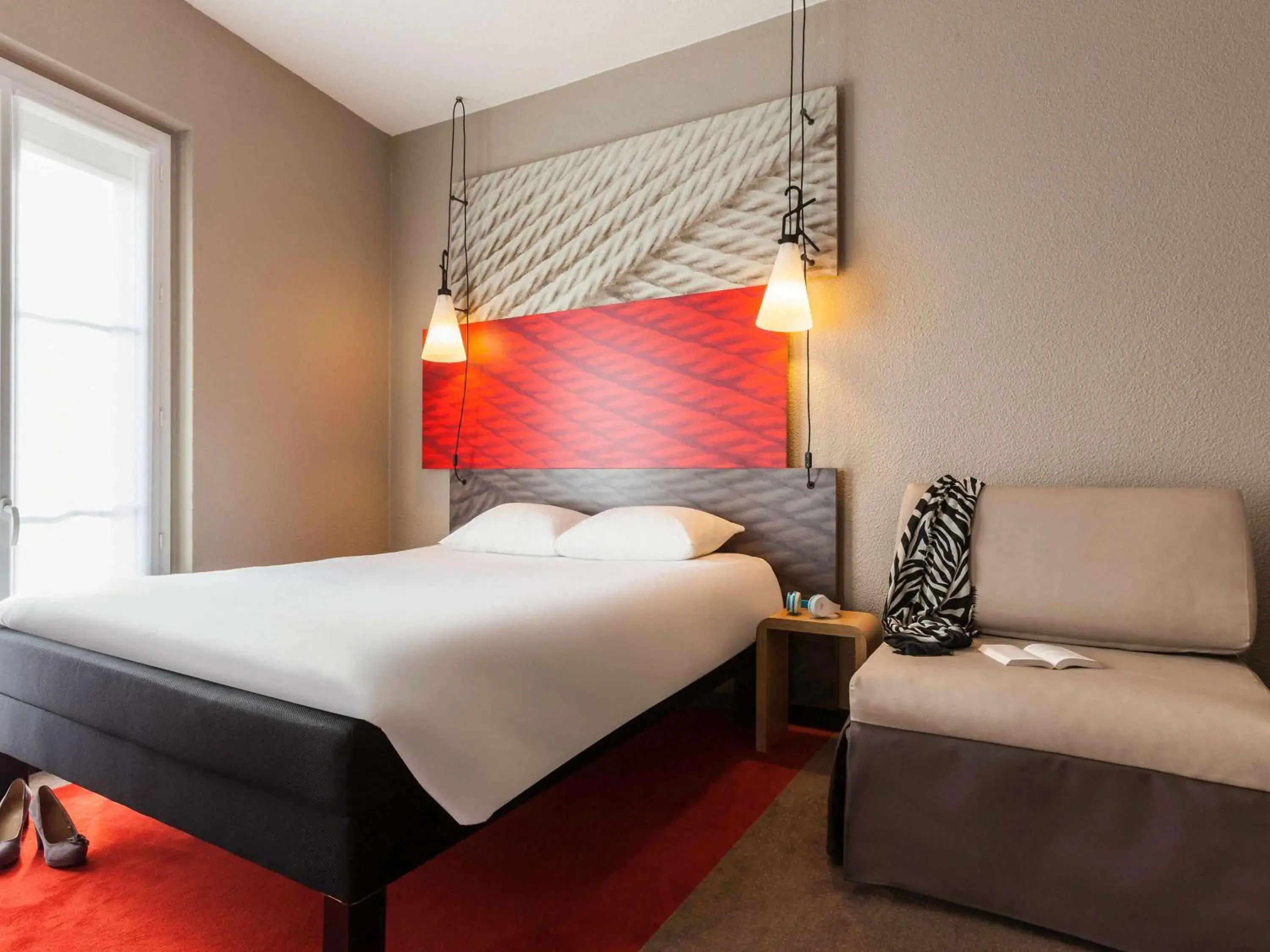 Photo of the whole room, Bed in ibis Paris Gare De L'Est TGV Photo of the whole room, Bed in ibis Paris Gare De L'Est TGV