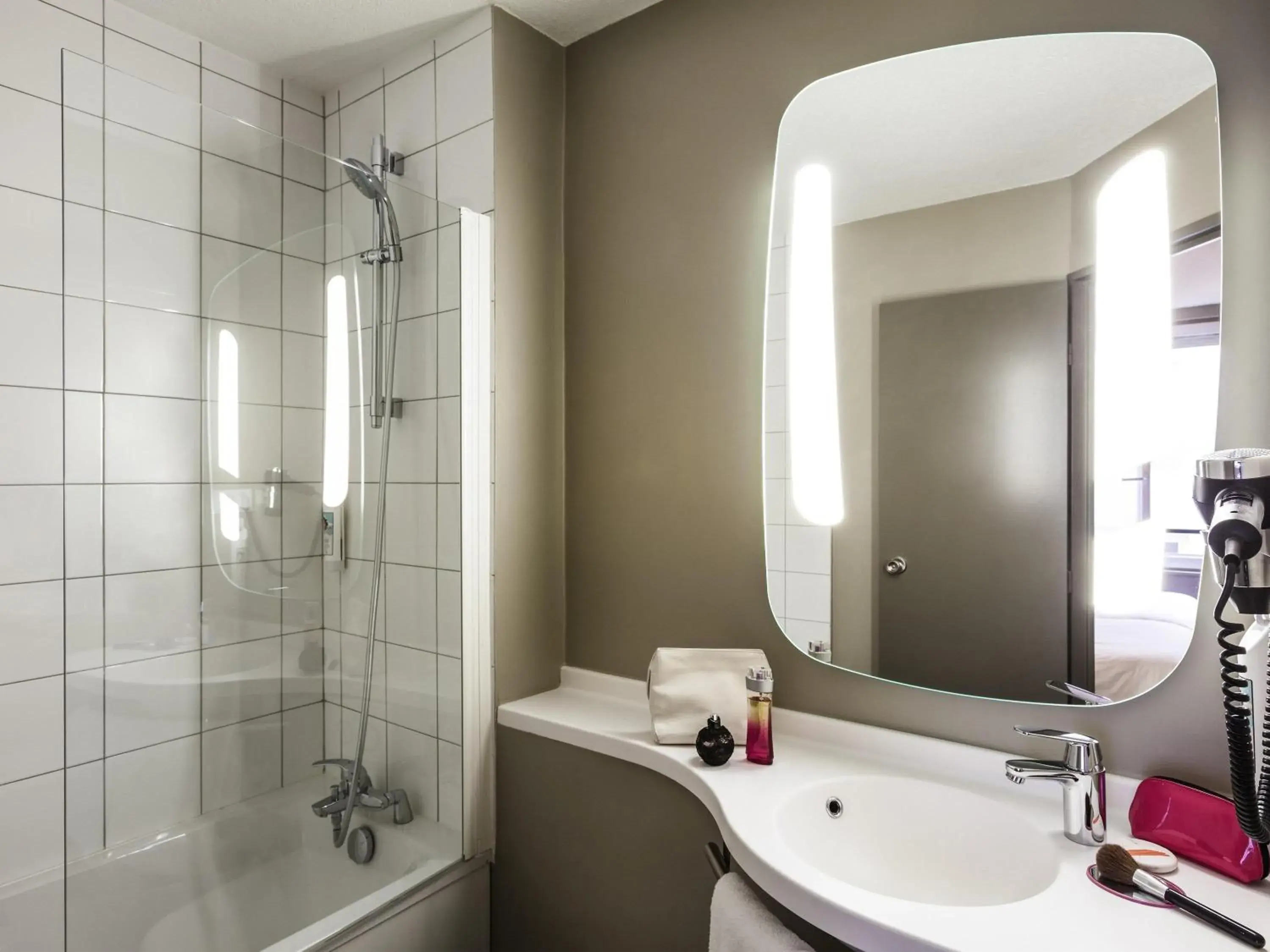 Bedroom in ibis Paris Gare De L'Est TGV Bedroom in ibis Paris Gare De L'Est TGV