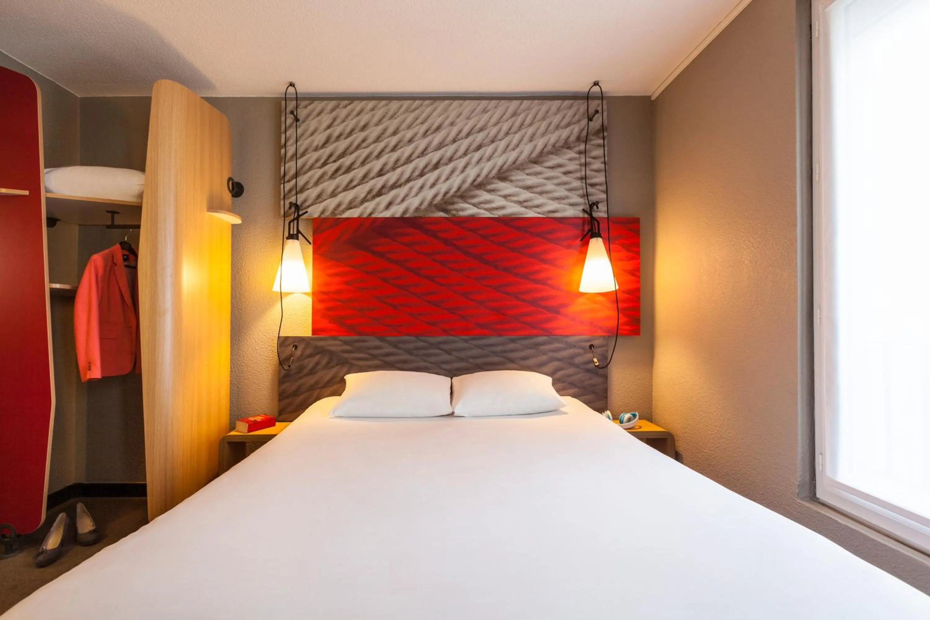 Photo of the whole room, Bed in ibis Paris Gare De L'Est TGV