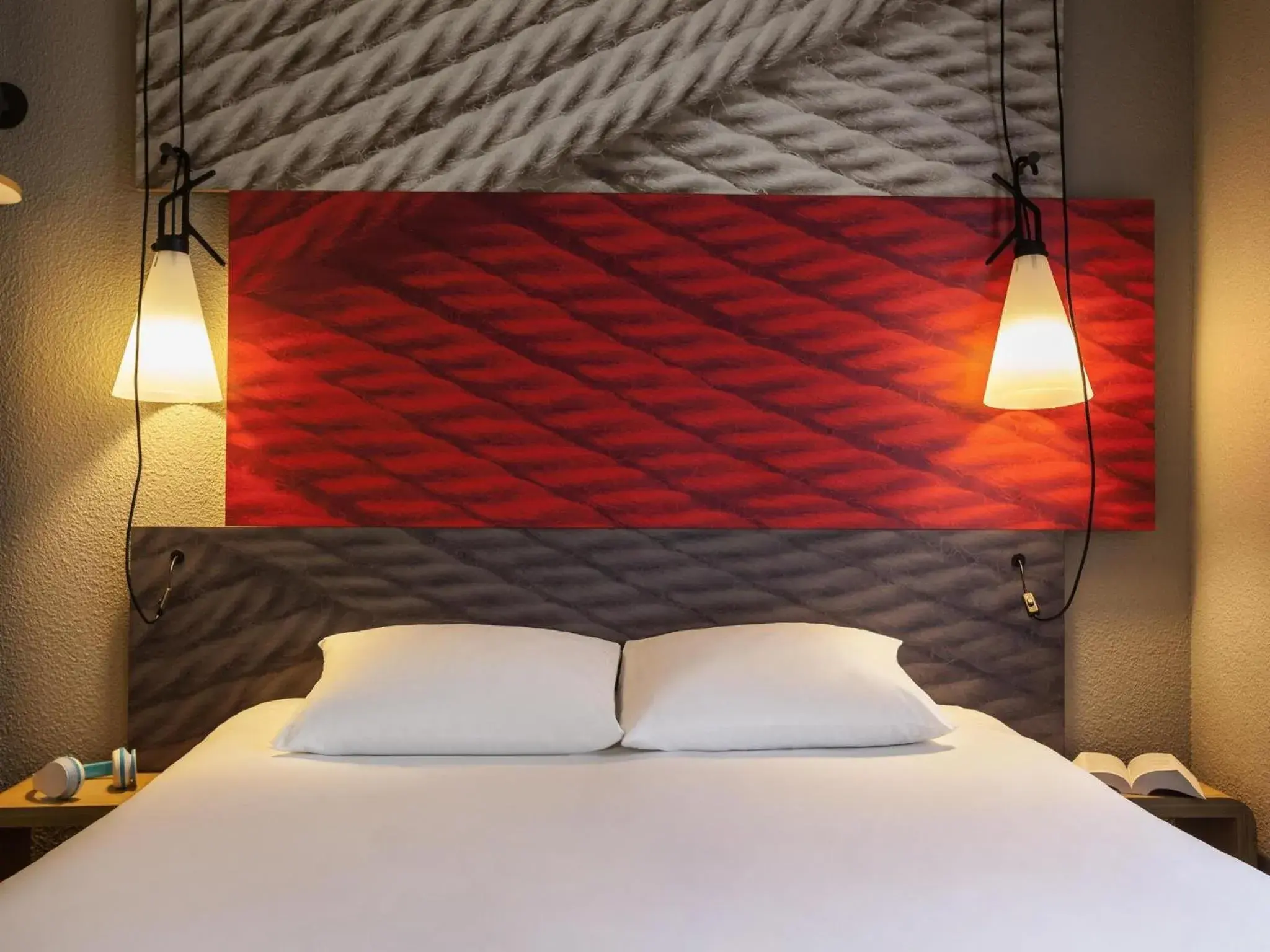 Bedroom, Bed in ibis Paris Gare De L'Est TGV Bedroom, Bed in ibis Paris Gare De L'Est TGV