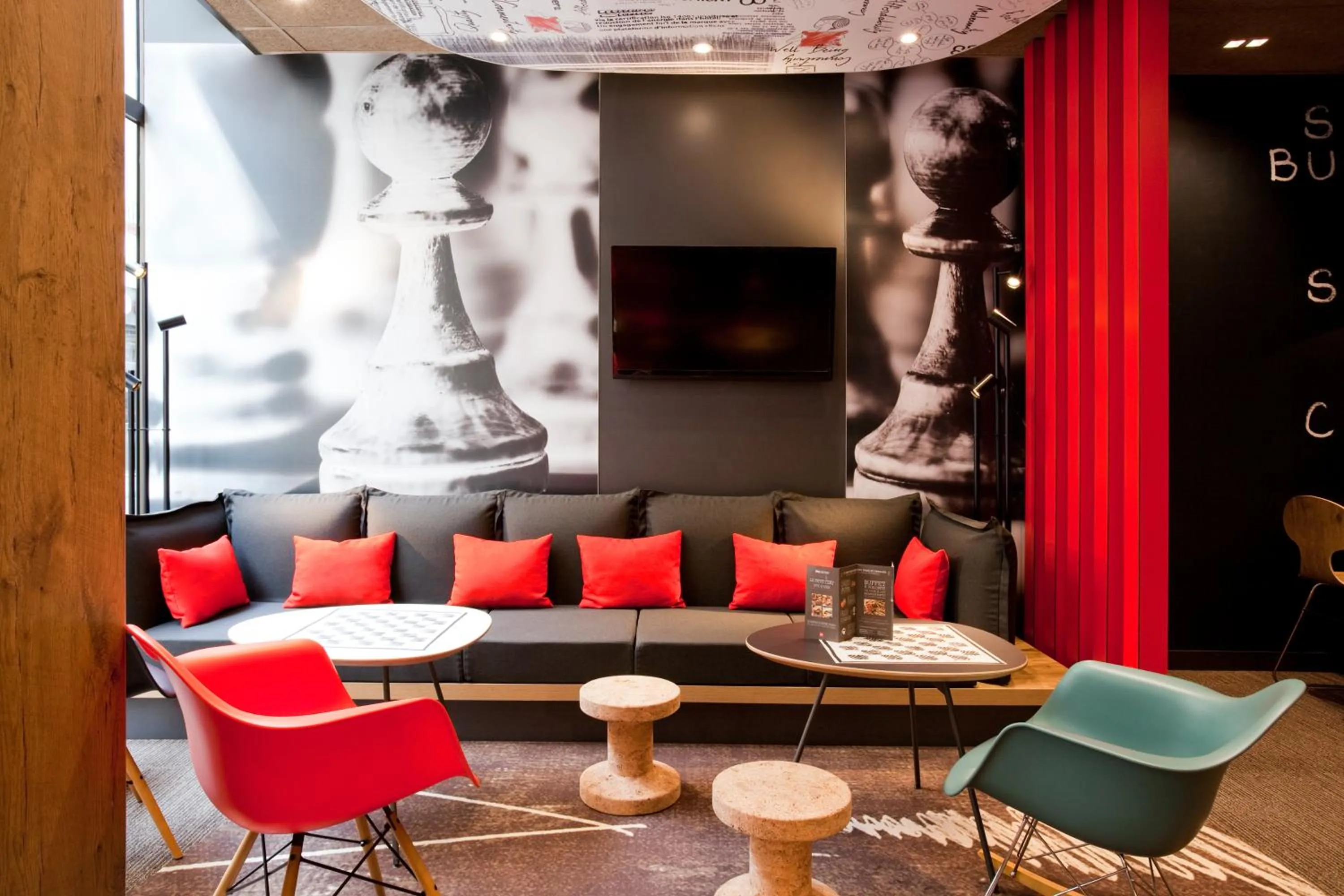 Lobby or reception in ibis Paris Gare De L'Est TGV