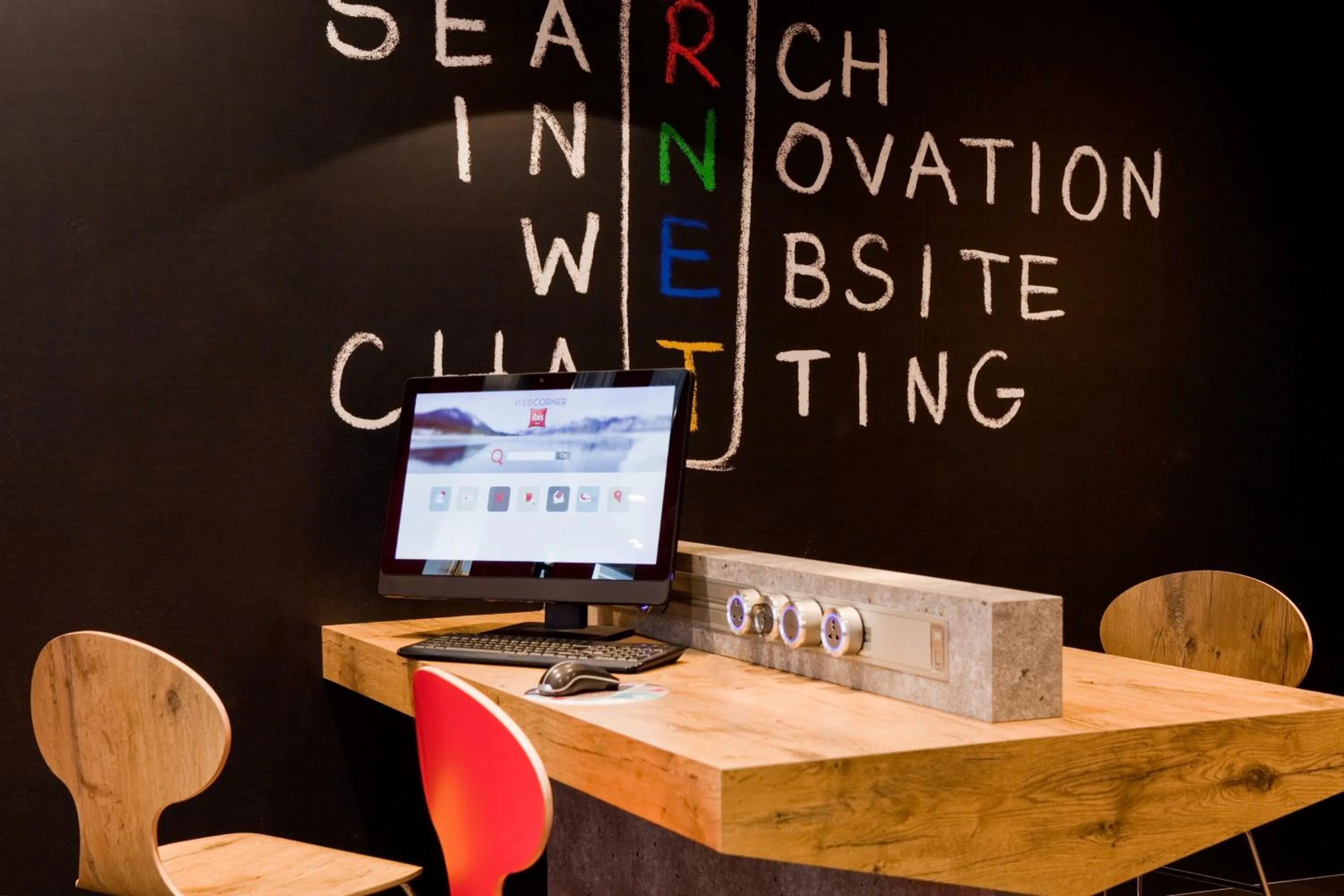 Lobby or reception in ibis Paris Gare De L'Est TGV