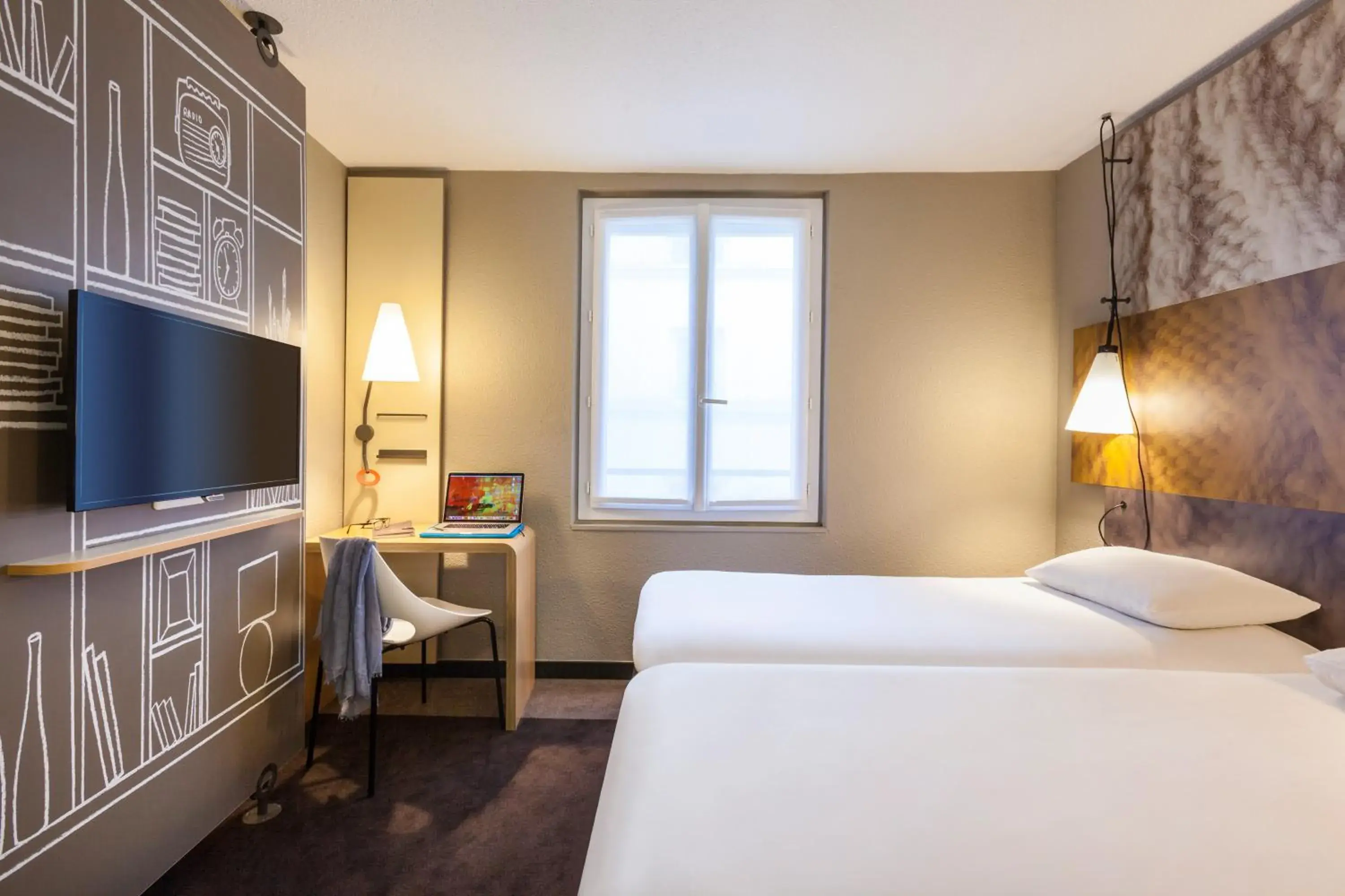 Bedroom, Bed in ibis Paris Gare De L'Est TGV Bedroom, Bed in ibis Paris Gare De L'Est TGV
