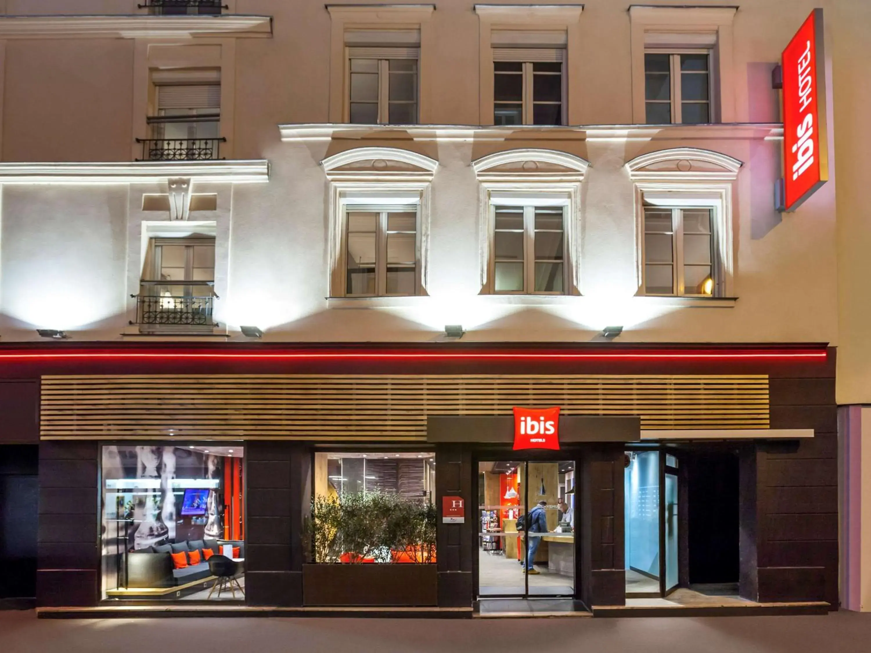 Property building in ibis Paris Gare De L'Est TGV Property building in ibis Paris Gare De L'Est TGV