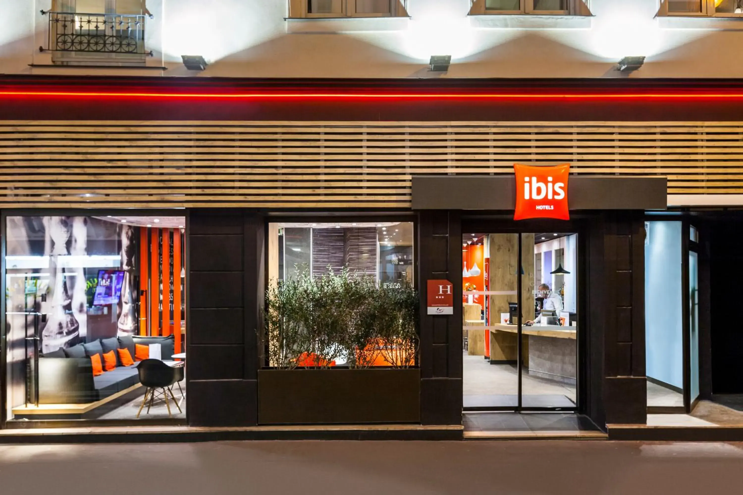 Facade/entrance in ibis Paris Gare De L'Est TGV Facade/entrance in ibis Paris Gare De L'Est TGV