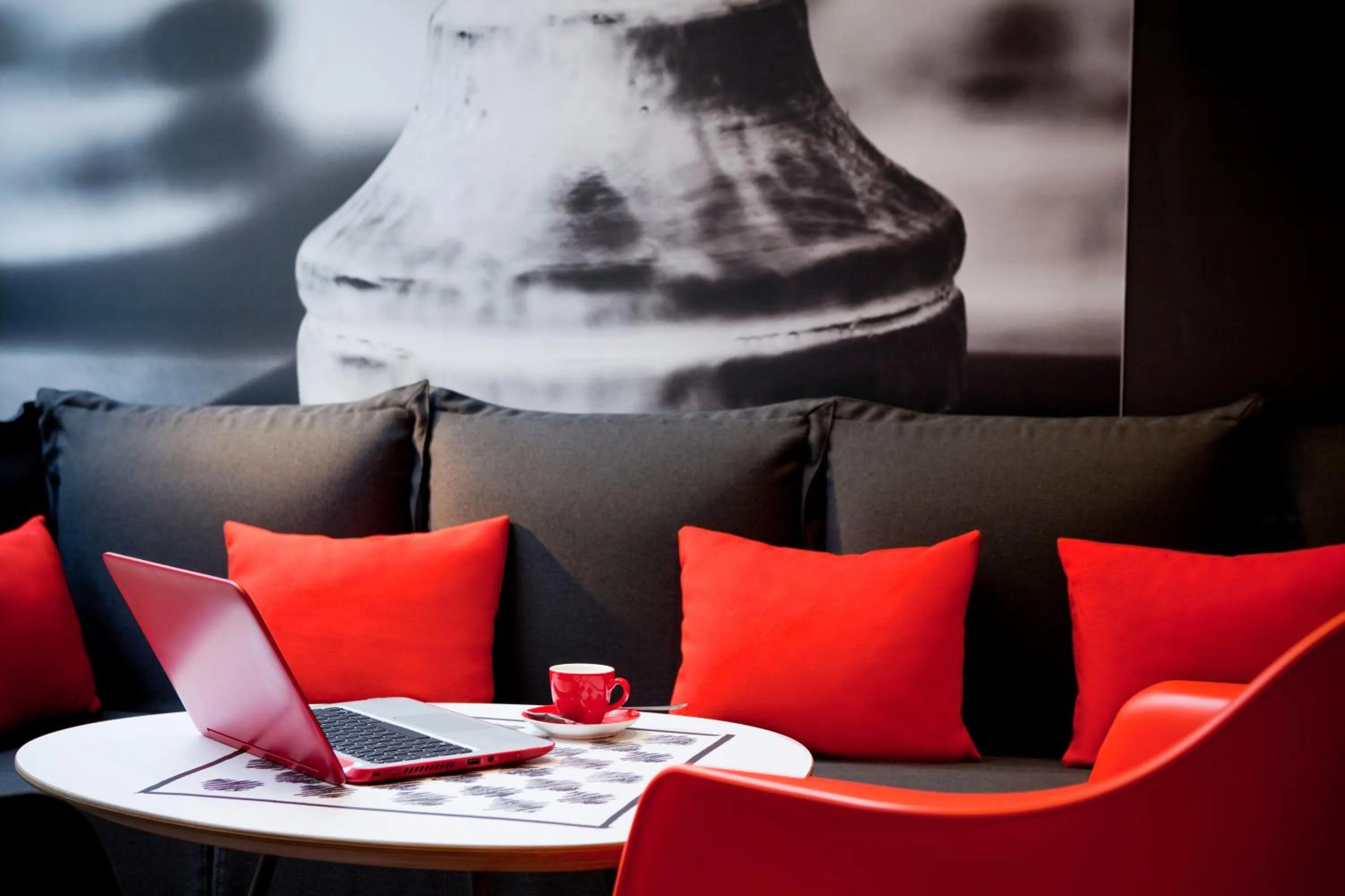 Lobby or reception in ibis Paris Gare De L'Est TGV