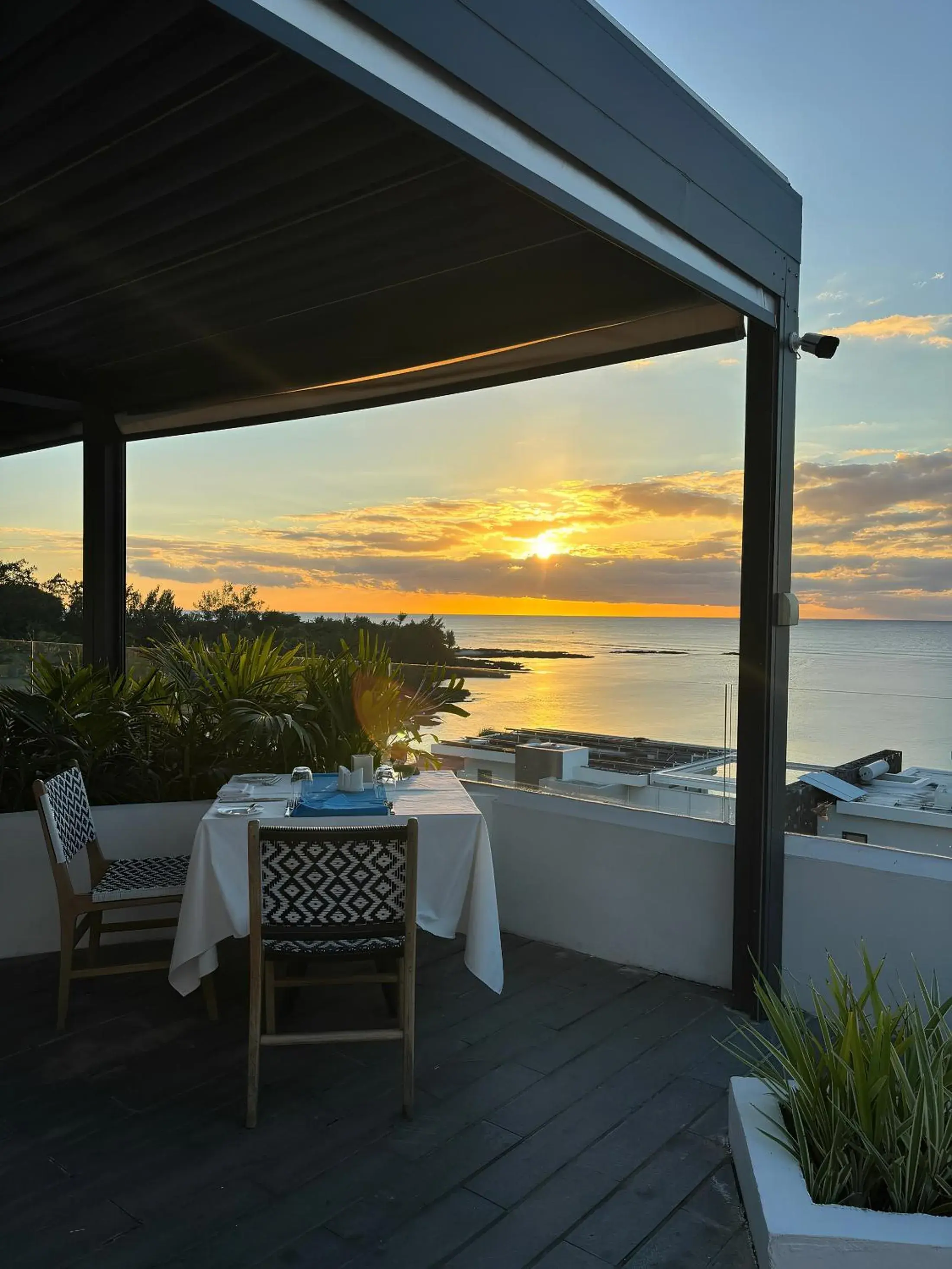 Restaurant/places to eat in Ocean V Hotel Restaurant/places to eat in Ocean V Hotel