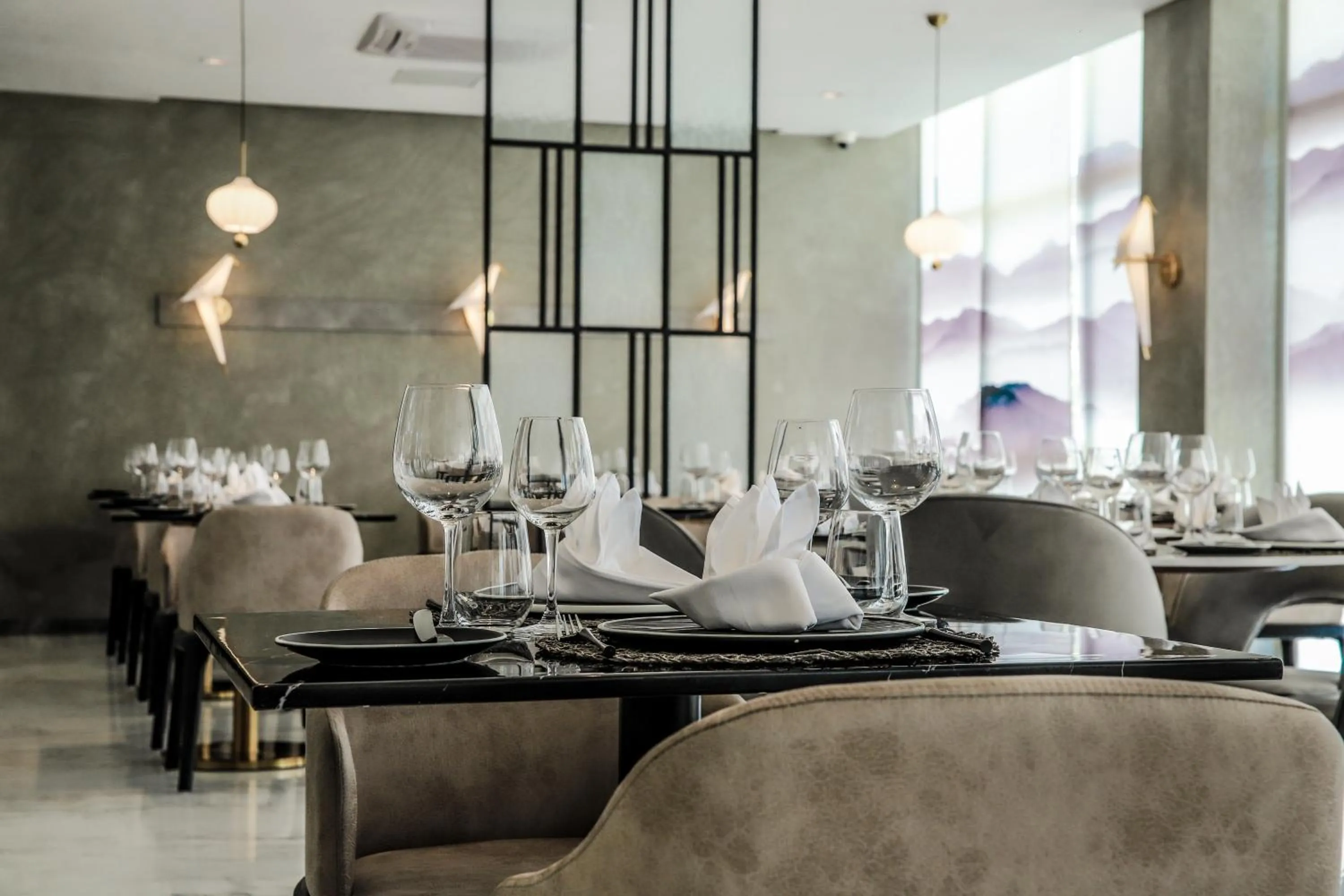 Restaurant/places to eat in Ocean V Hotel