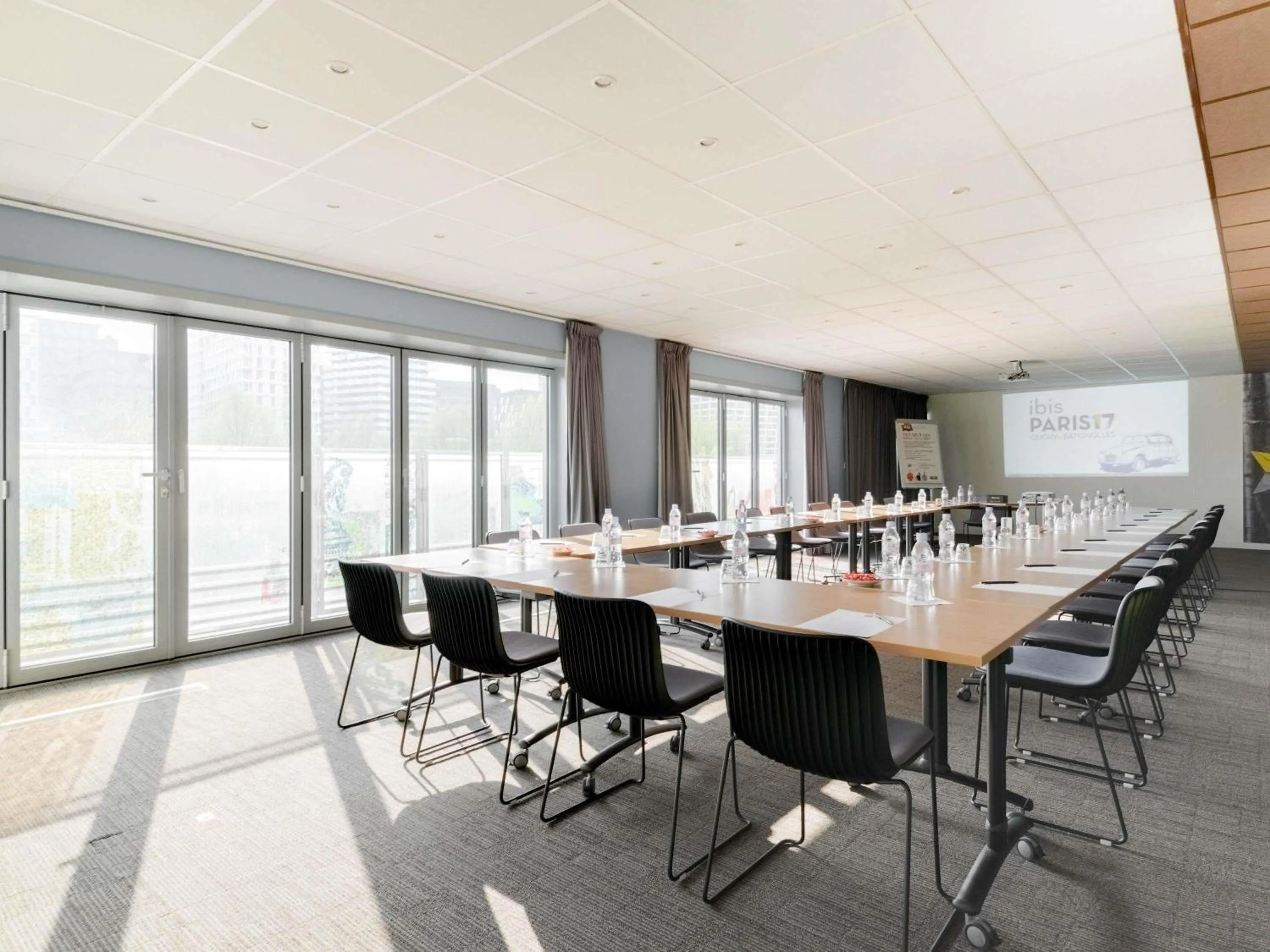 Property building in ibis Paris 17 Clichy-Batignolles