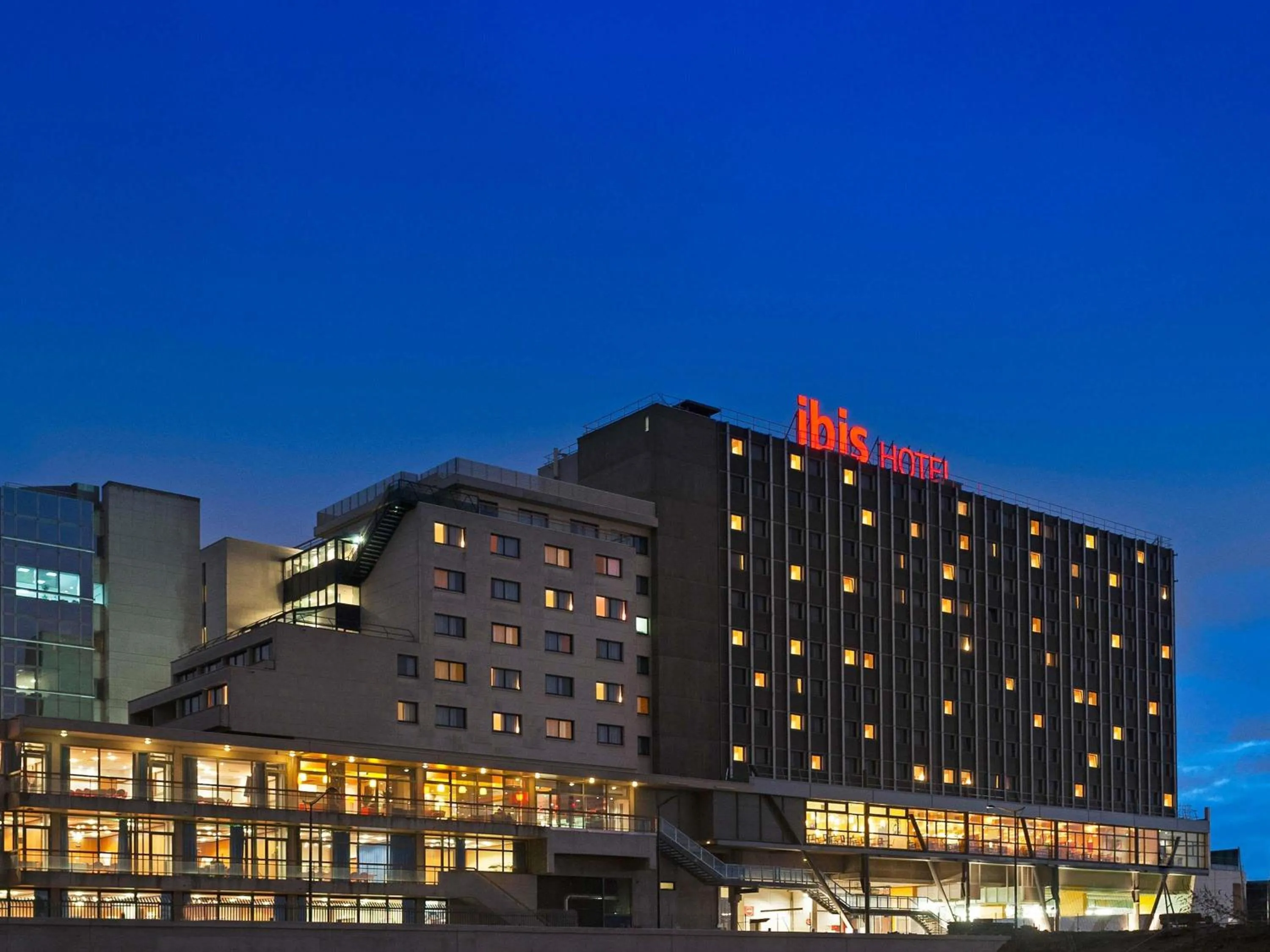 Property building in ibis Paris 17 Clichy-Batignolles