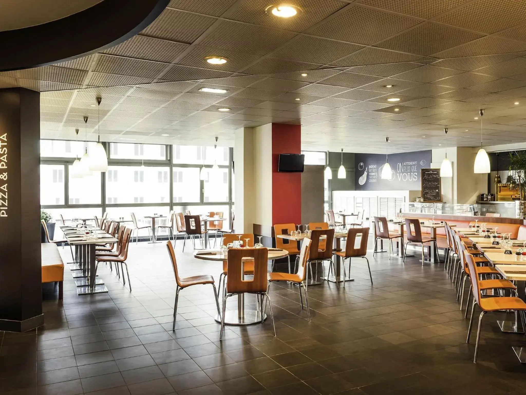 Restaurant/places to eat in ibis Paris 17 Clichy-Batignolles Restaurant/places to eat in ibis Paris 17 Clichy-Batignolles