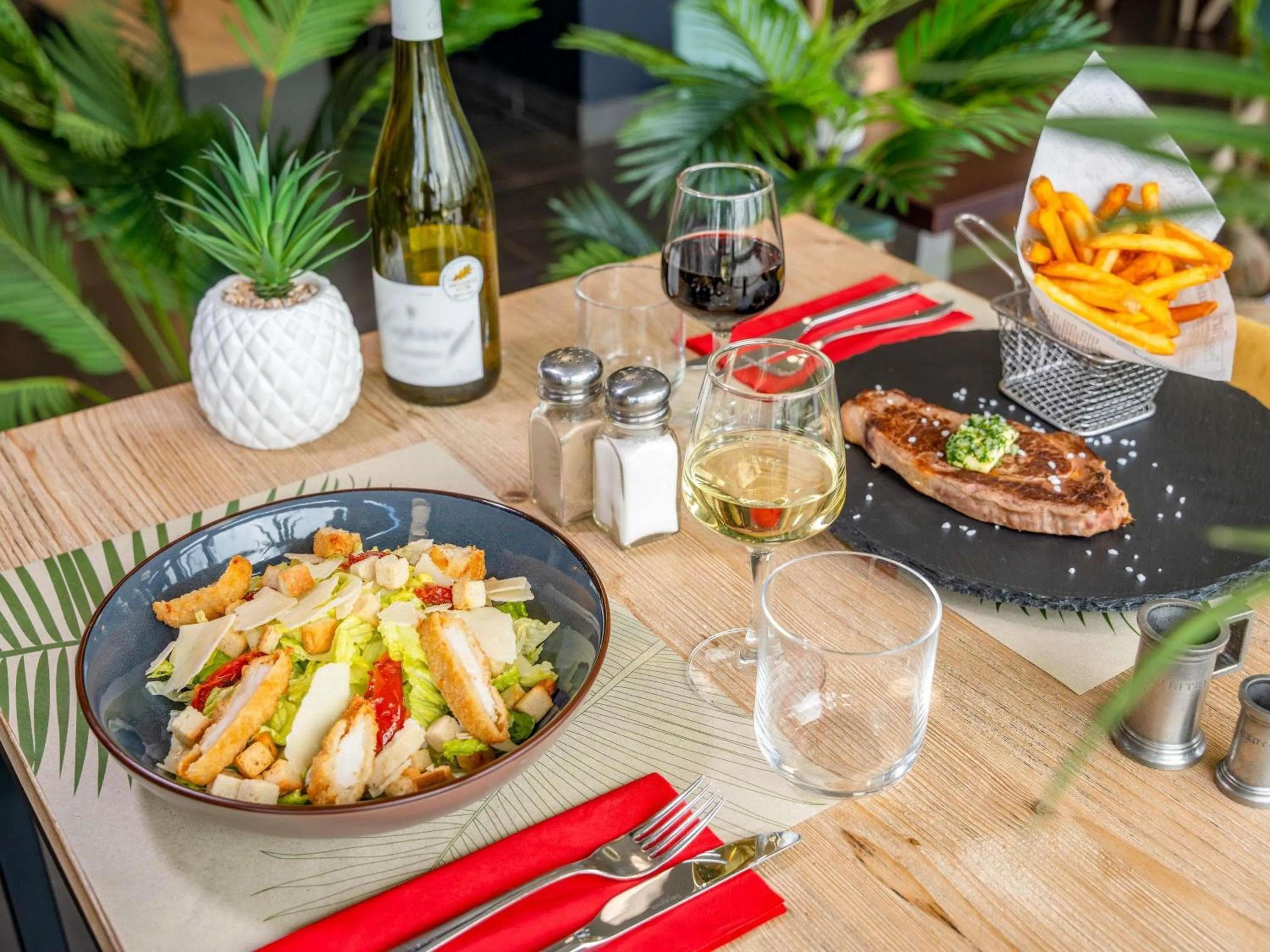 Restaurant/places to eat in ibis Paris 17 Clichy-Batignolles