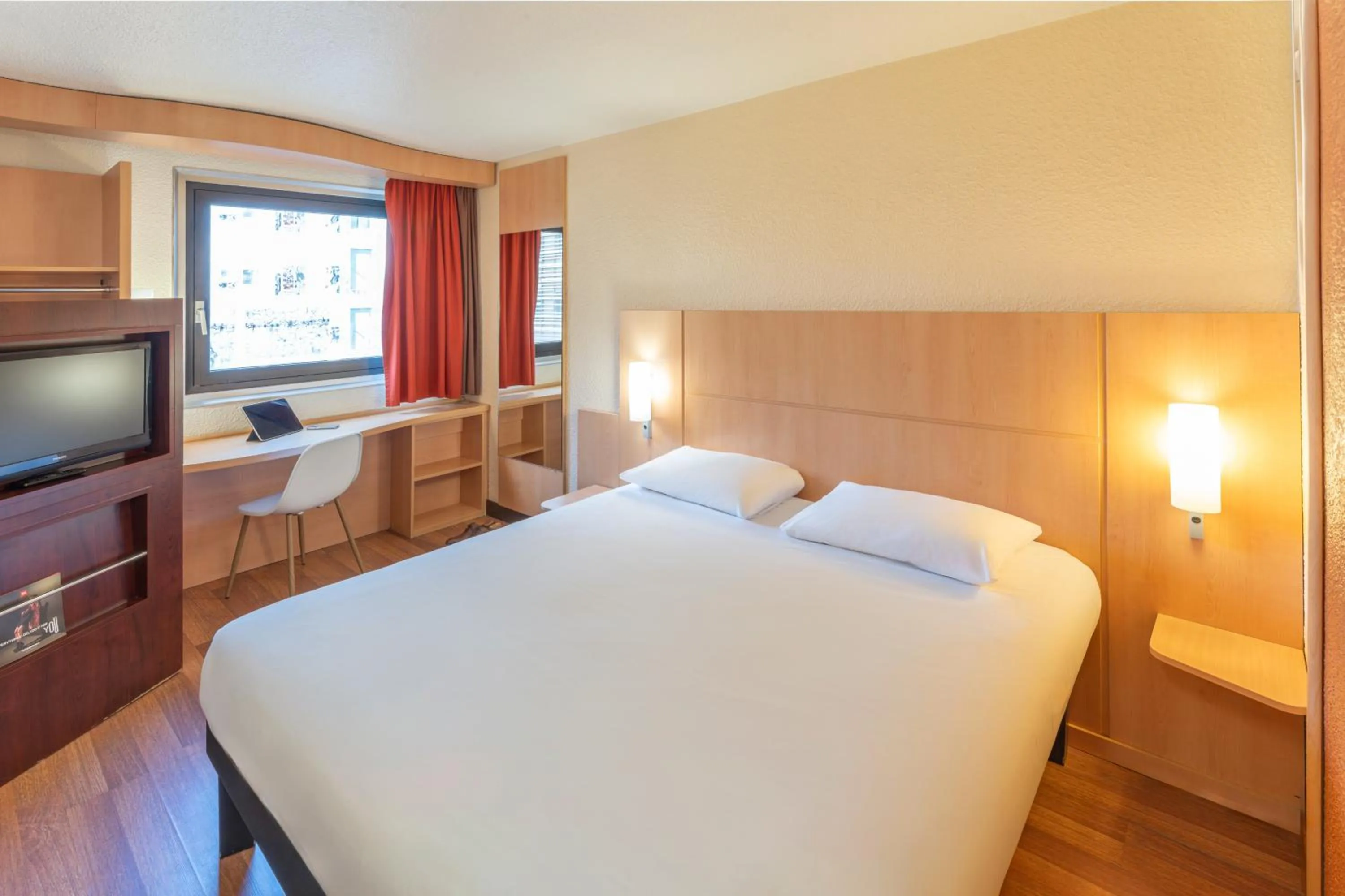 Bedroom, Bed in ibis Paris 17 Clichy-Batignolles