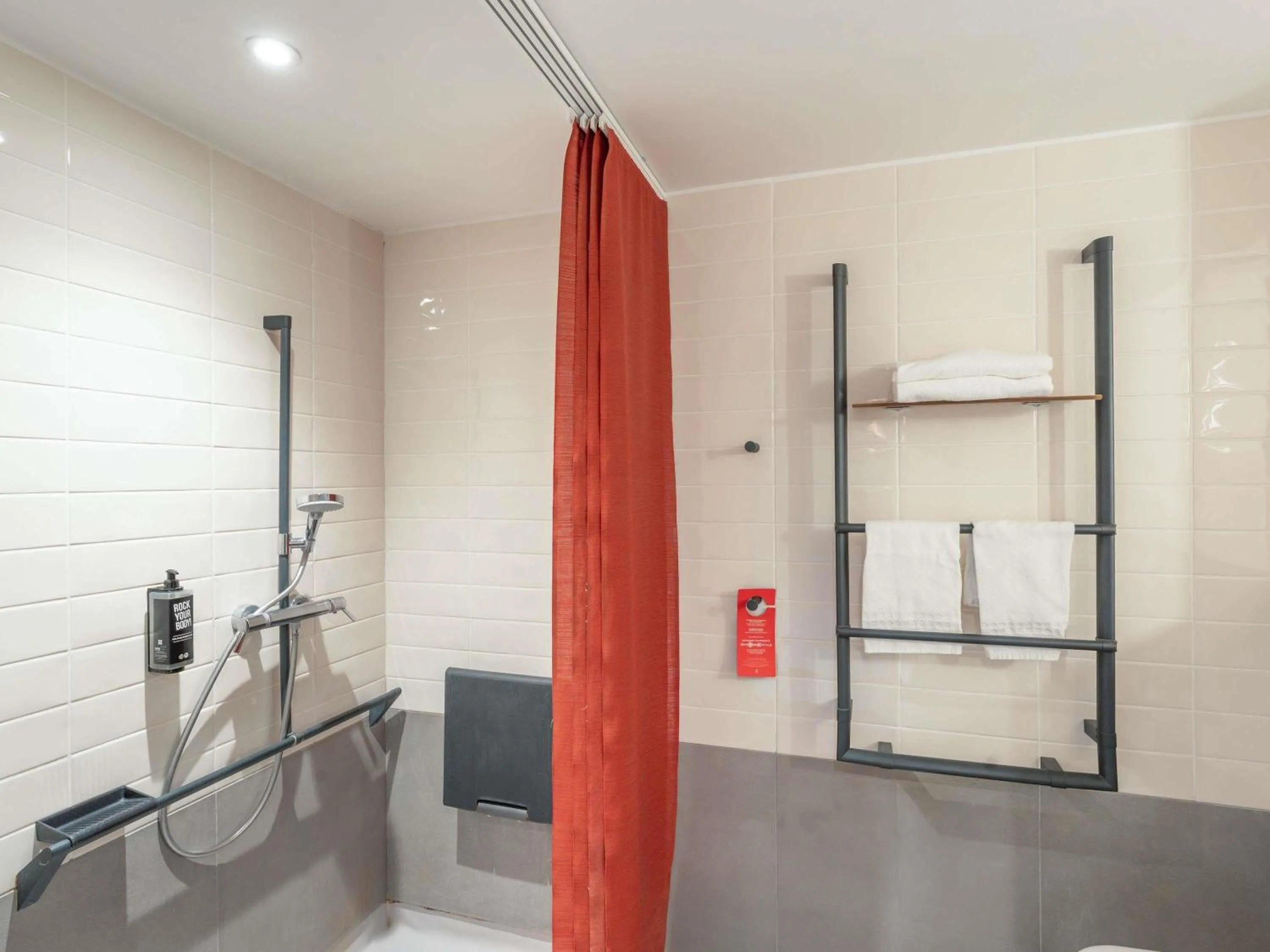 Bedroom in ibis Paris 17 Clichy-Batignolles