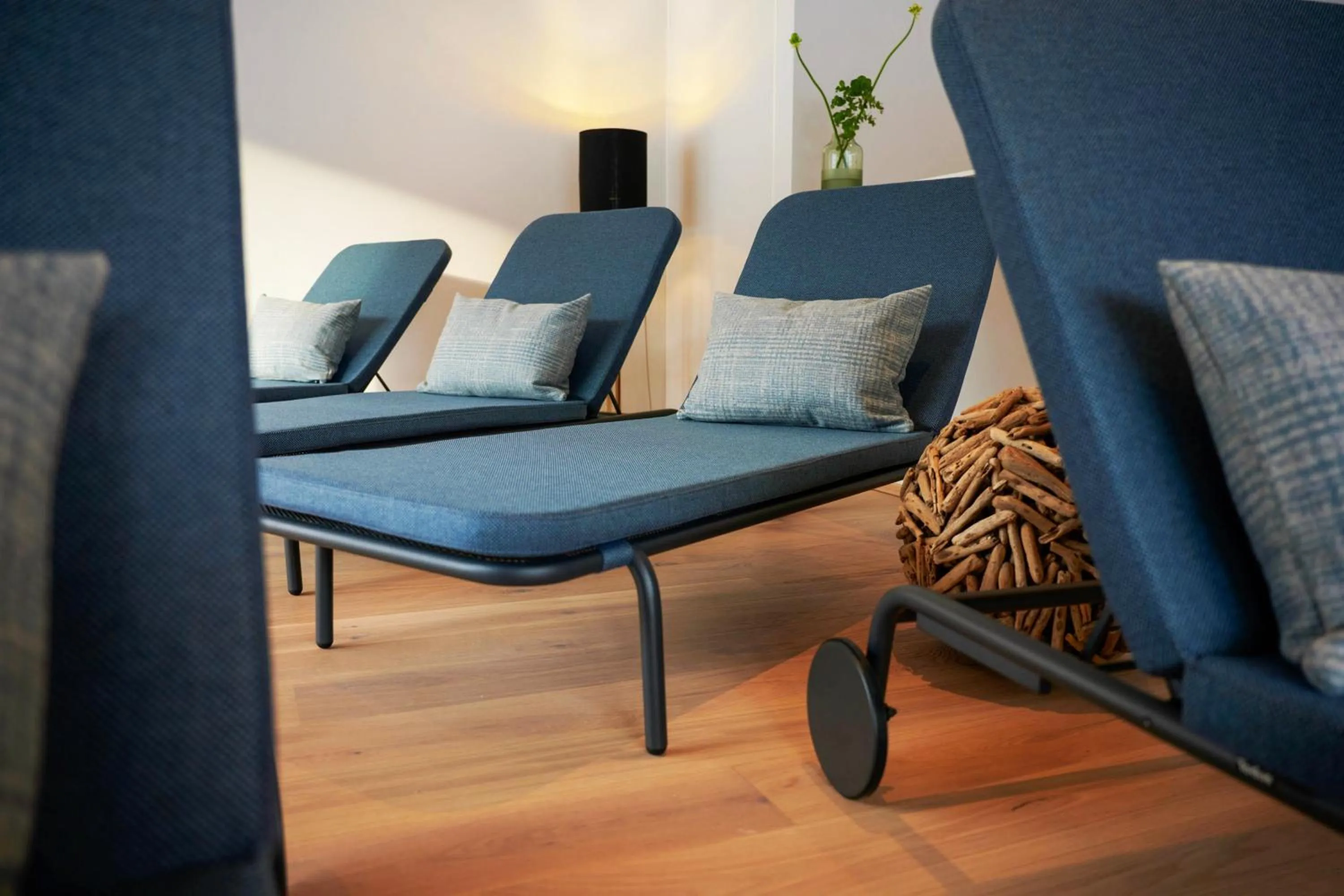 Spa and wellness centre/facilities in Wellness und Brunch Hotel MorgenZeit beheizter Naturpool mit Sandstrand Genuss Frühstück bis 13 Uhr Hochkönig Sommercard