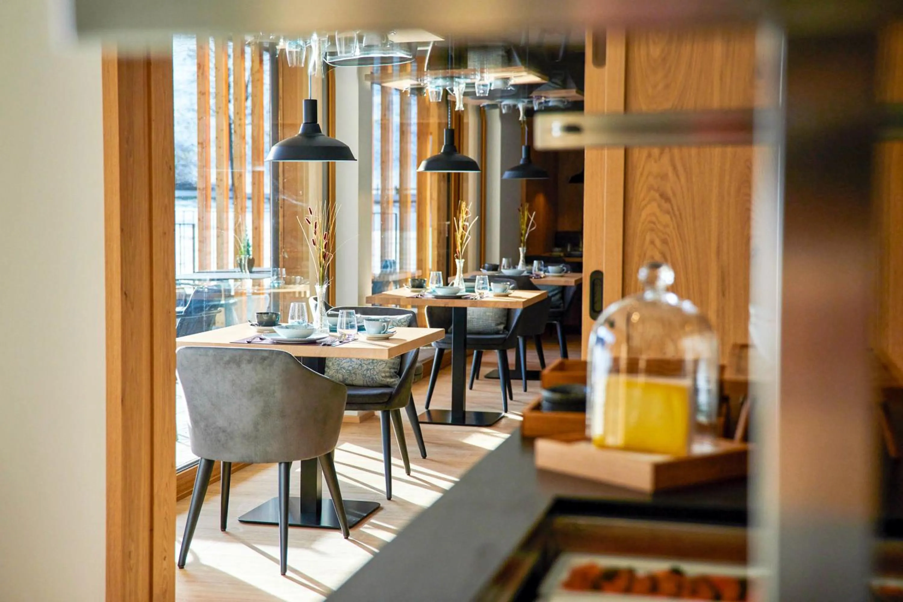 Restaurant/places to eat in Wellness und Brunch Hotel MorgenZeit beheizter Naturpool mit Sandstrand Genuss Frühstück bis 13 Uhr Hochkönig Sommercard