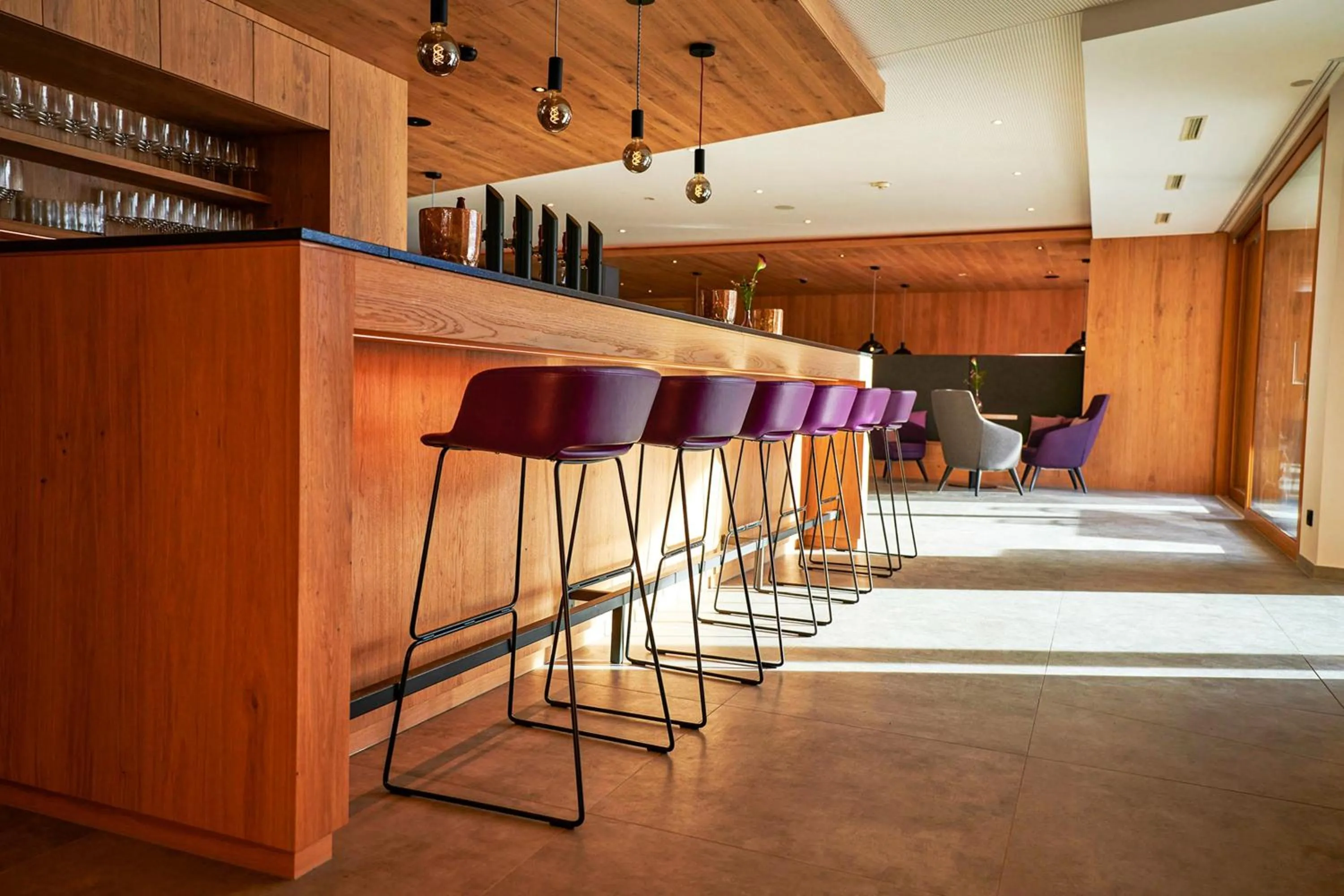 Lounge or bar in Wellness und Brunch Hotel MorgenZeit beheizter Naturpool mit Sandstrand Genuss Frühstück bis 13 Uhr Hochkönig Sommercard