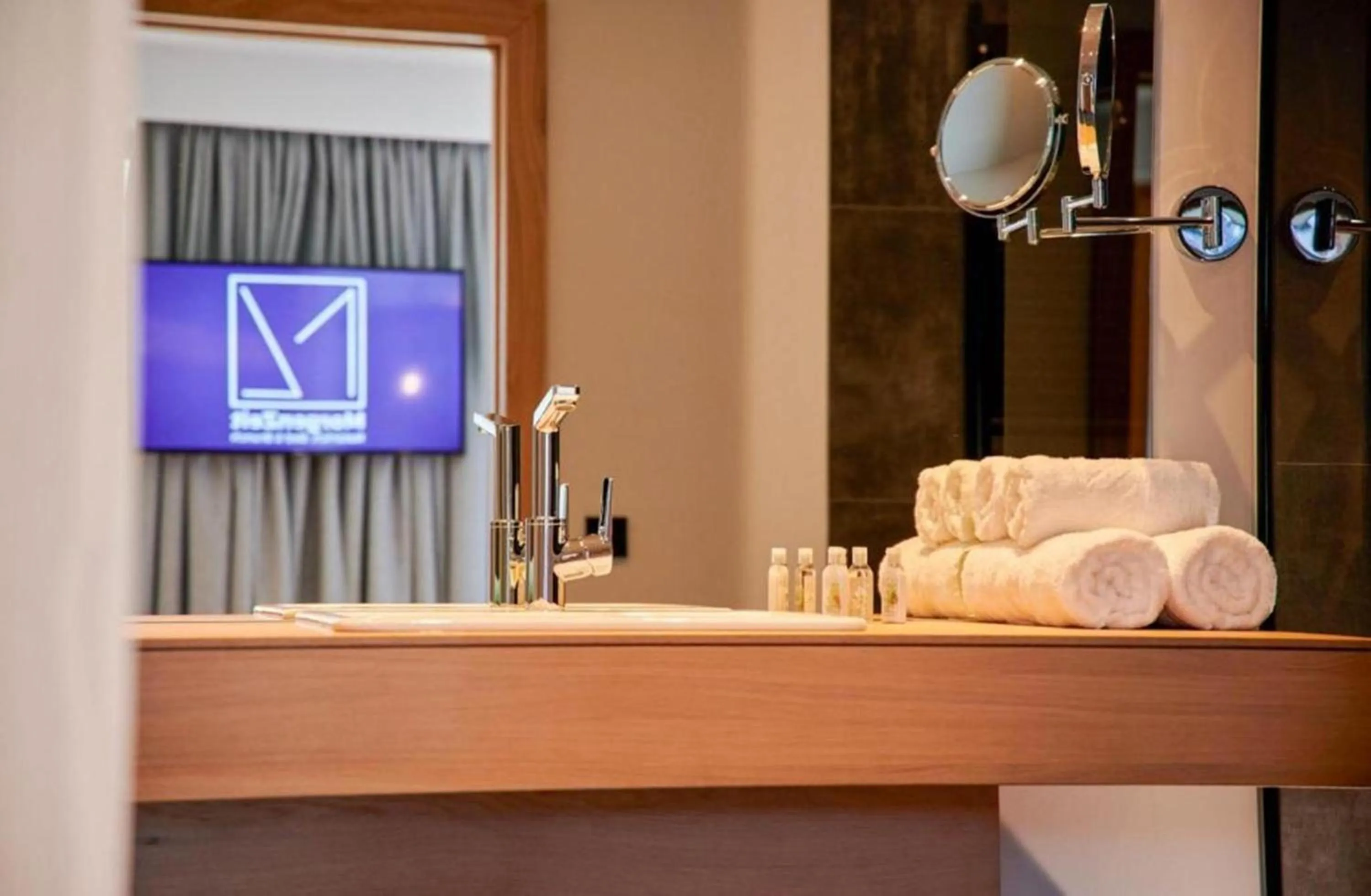 Bathroom in Wellness und Brunch Hotel MorgenZeit beheizter Naturpool mit Sandstrand Genuss Frühstück bis 13 Uhr Hochkönig Sommercard