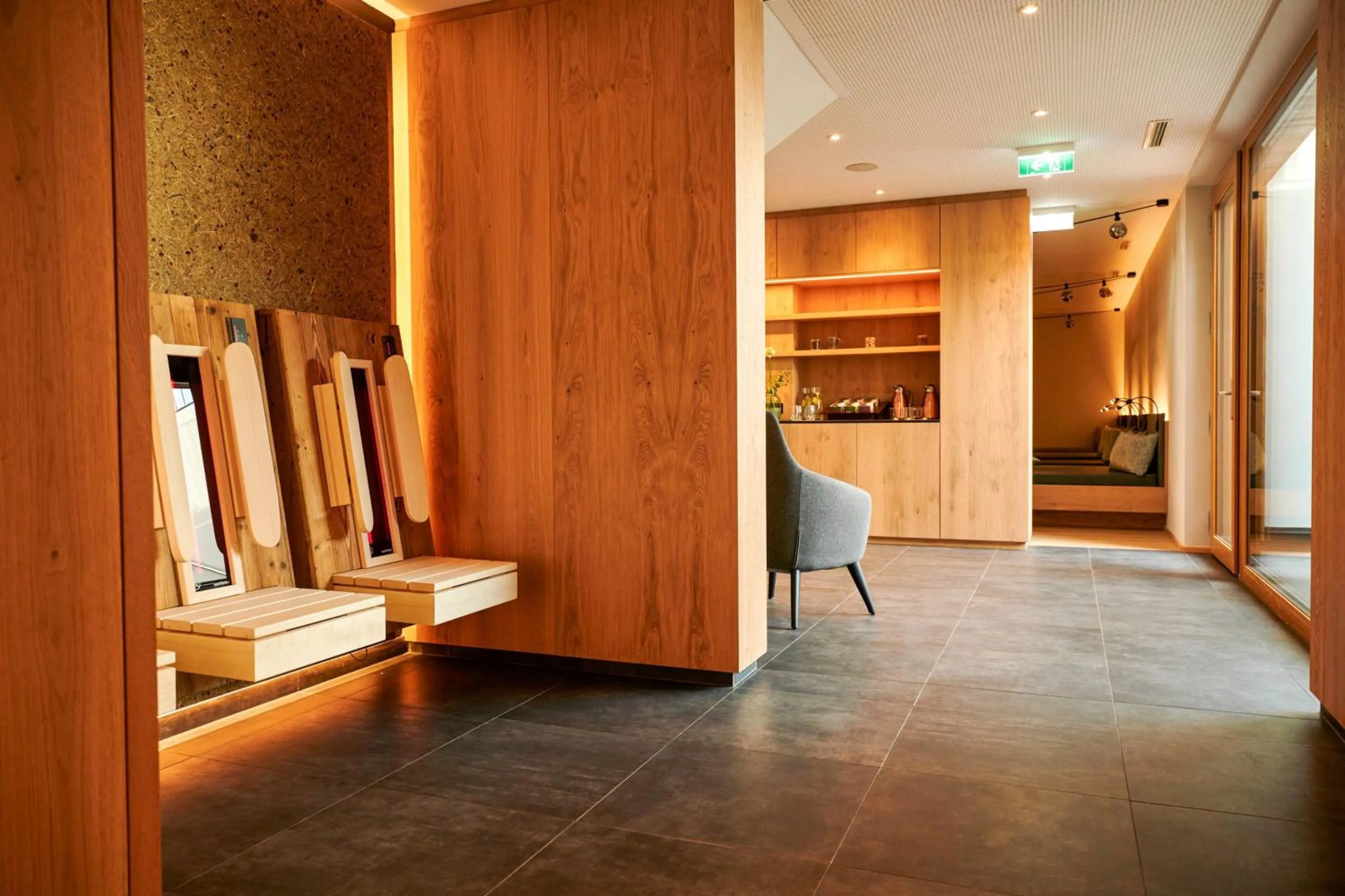 Spa and wellness centre/facilities in Wellness und Brunch Hotel MorgenZeit beheizter Naturpool mit Sandstrand Genuss Frühstück bis 13 Uhr Hochkönig Sommercard