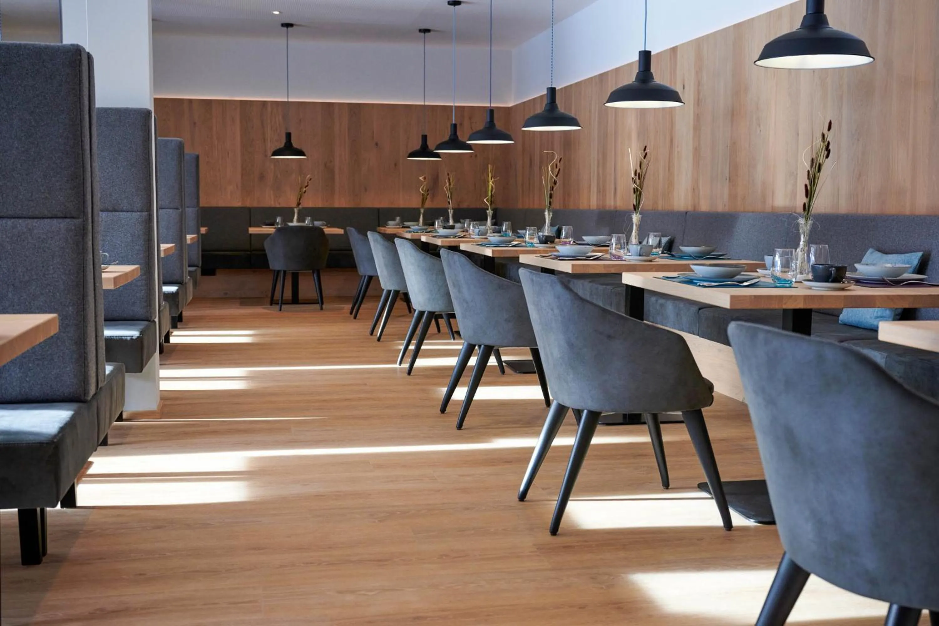 Restaurant/places to eat in Wellness und Brunch Hotel MorgenZeit beheizter Naturpool mit Sandstrand Genuss Frühstück bis 13 Uhr Hochkönig Sommercard