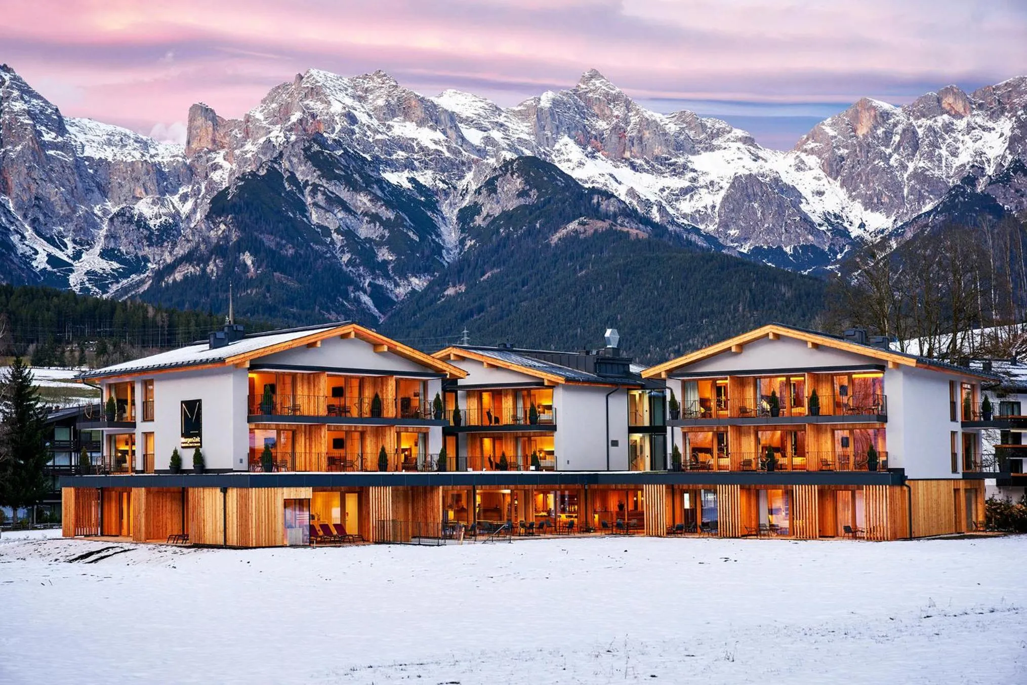 Facade/entrance in Wellness und Brunch Hotel MorgenZeit beheizter Naturpool mit Sandstrand Genuss Frühstück bis 13 Uhr Hochkönig Sommercard