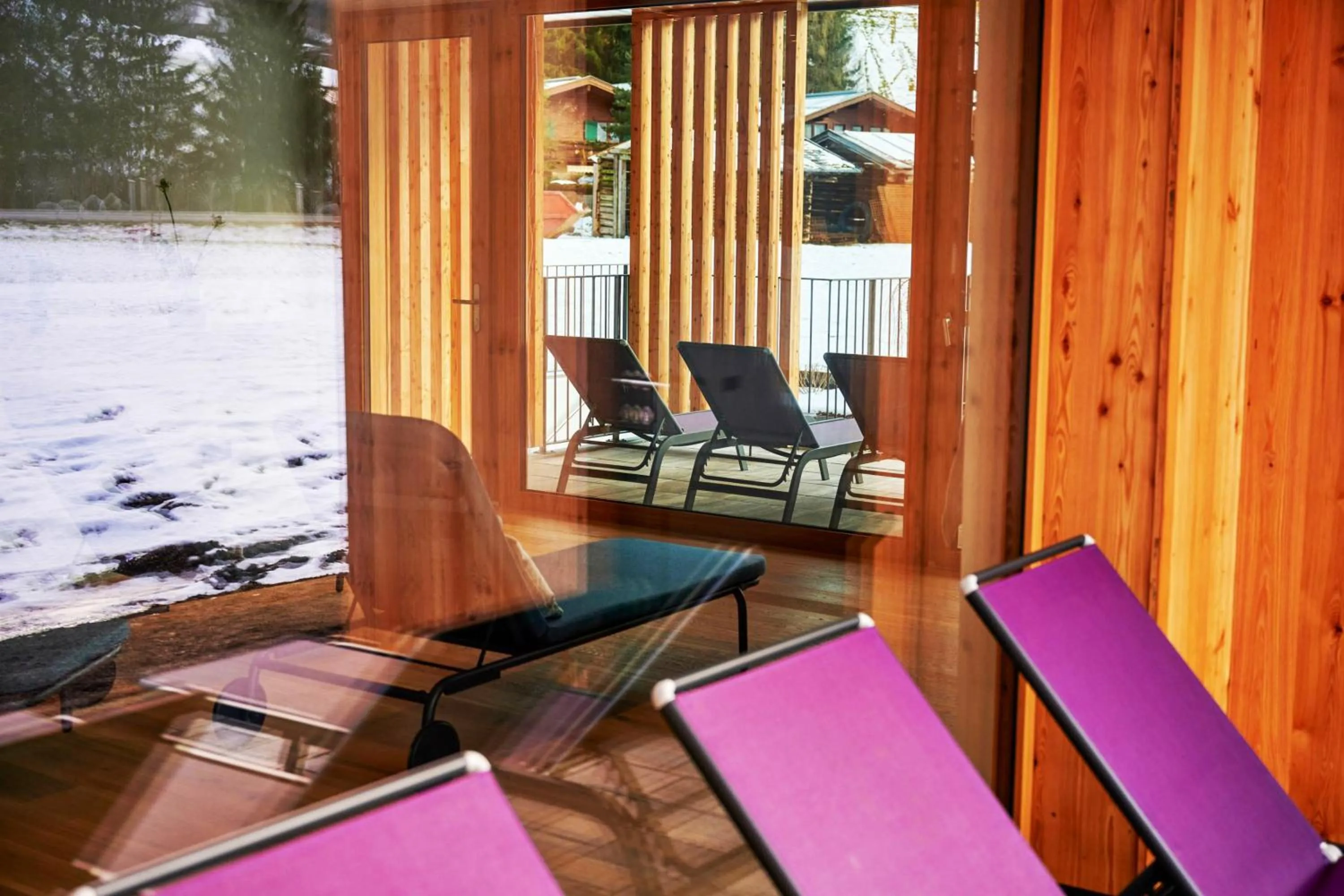 Balcony/Terrace in Wellness und Brunch Hotel MorgenZeit beheizter Naturpool mit Sandstrand Genuss Frühstück bis 13 Uhr Hochkönig Sommercard