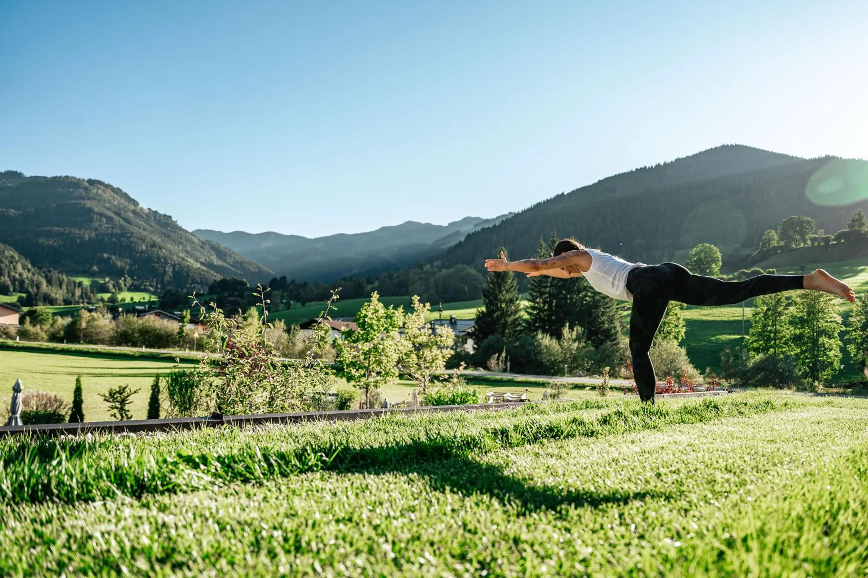 Swimming pool in Wellness und Brunch Hotel MorgenZeit beheizter Naturpool mit Sandstrand Genuss Frühstück bis 13 Uhr Hochkönig Sommercard
