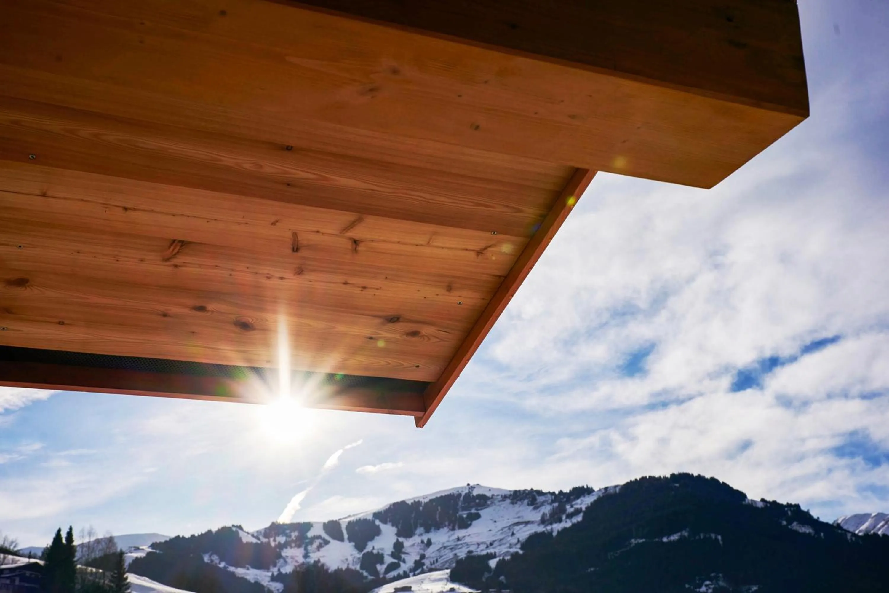 Mountain view in Wellness und Brunch Hotel MorgenZeit beheizter Naturpool mit Sandstrand Genuss Frühstück bis 13 Uhr Hochkönig Sommercard