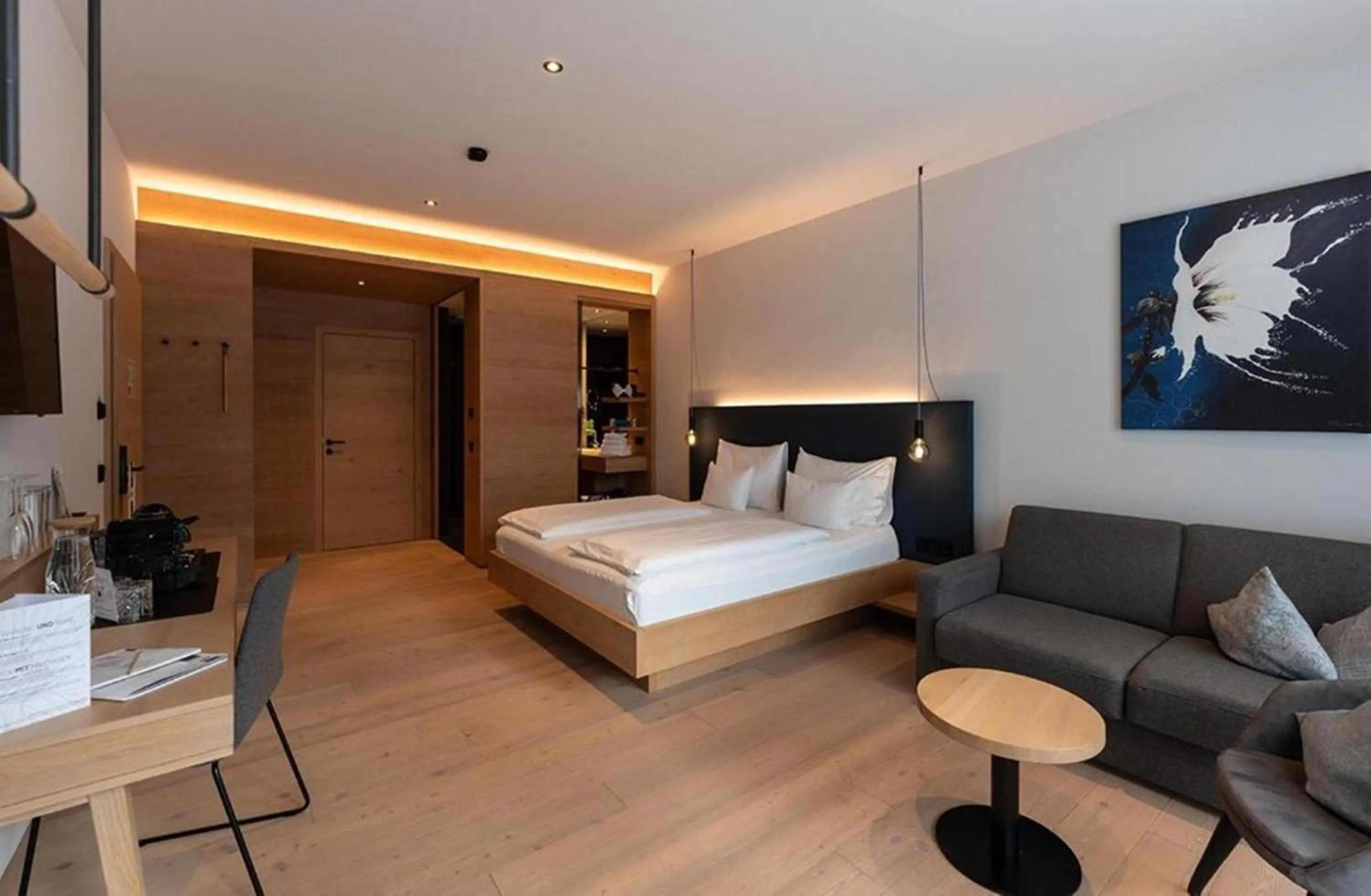 Photo of the whole room, Bed in Wellness und Brunch Hotel MorgenZeit beheizter Naturpool mit Sandstrand Genuss Frühstück bis 13 Uhr Hochkönig Sommercard