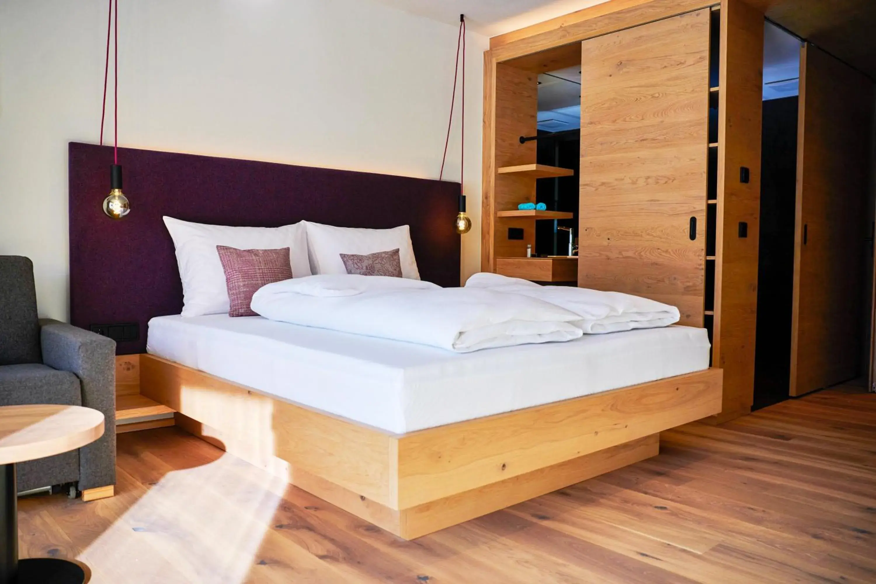 Deluxe Junior Suite with Balcony in Wellness und Brunch Hotel MorgenZeit beheizter Naturpool mit Sandstrand Genuss Frühstück bis 13 Uhr Hochkönig Sommercard Deluxe Junior Suite with Balcony in Wellness und Brunch Hotel MorgenZeit beheizter Naturpool mit Sandstrand Genuss Frühstück bis 13 Uhr Hochkönig Sommercard