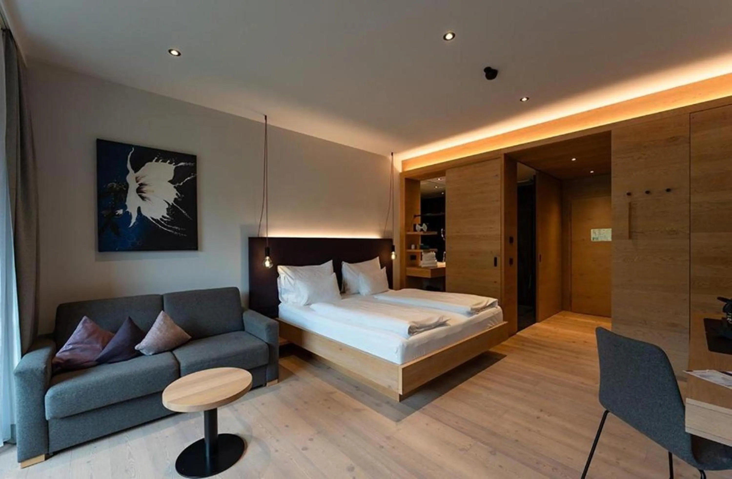 Photo of the whole room, Bed in Wellness und Brunch Hotel MorgenZeit beheizter Naturpool mit Sandstrand Genuss Frühstück bis 13 Uhr Hochkönig Sommercard