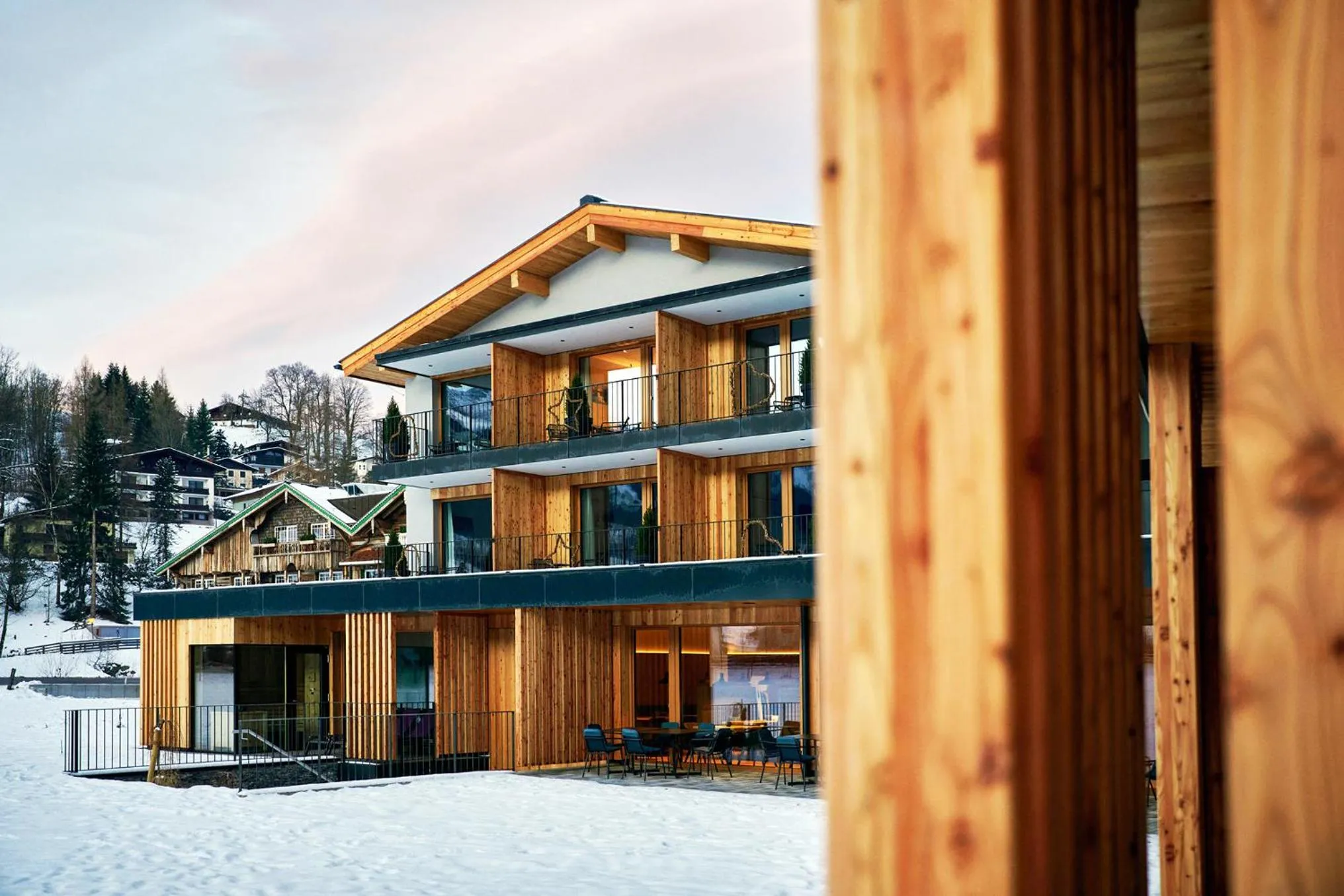 Property building in Wellness und Brunch Hotel MorgenZeit beheizter Naturpool mit Sandstrand Genuss Frühstück bis 13 Uhr Hochkönig Sommercard