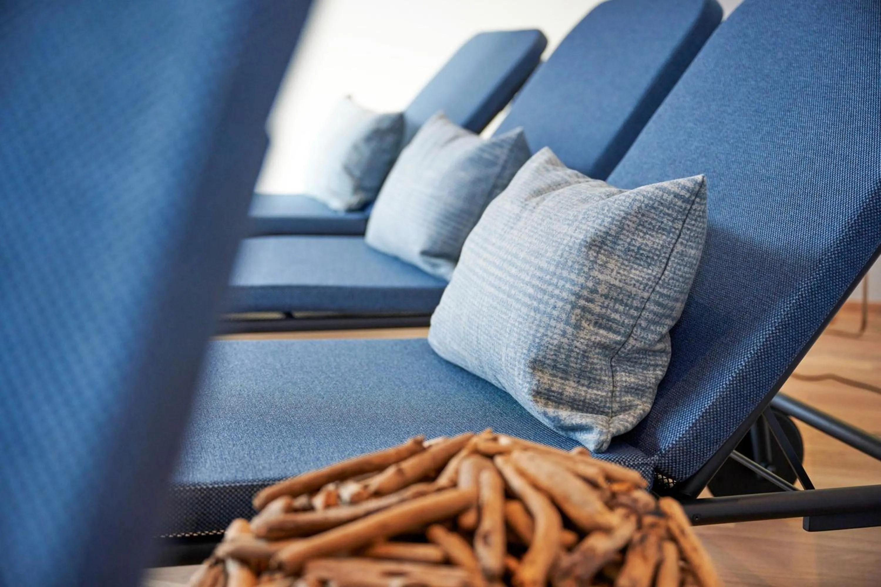 Spa and wellness centre/facilities in Wellness und Brunch Hotel MorgenZeit beheizter Naturpool mit Sandstrand Genuss Frühstück bis 13 Uhr Hochkönig Sommercard