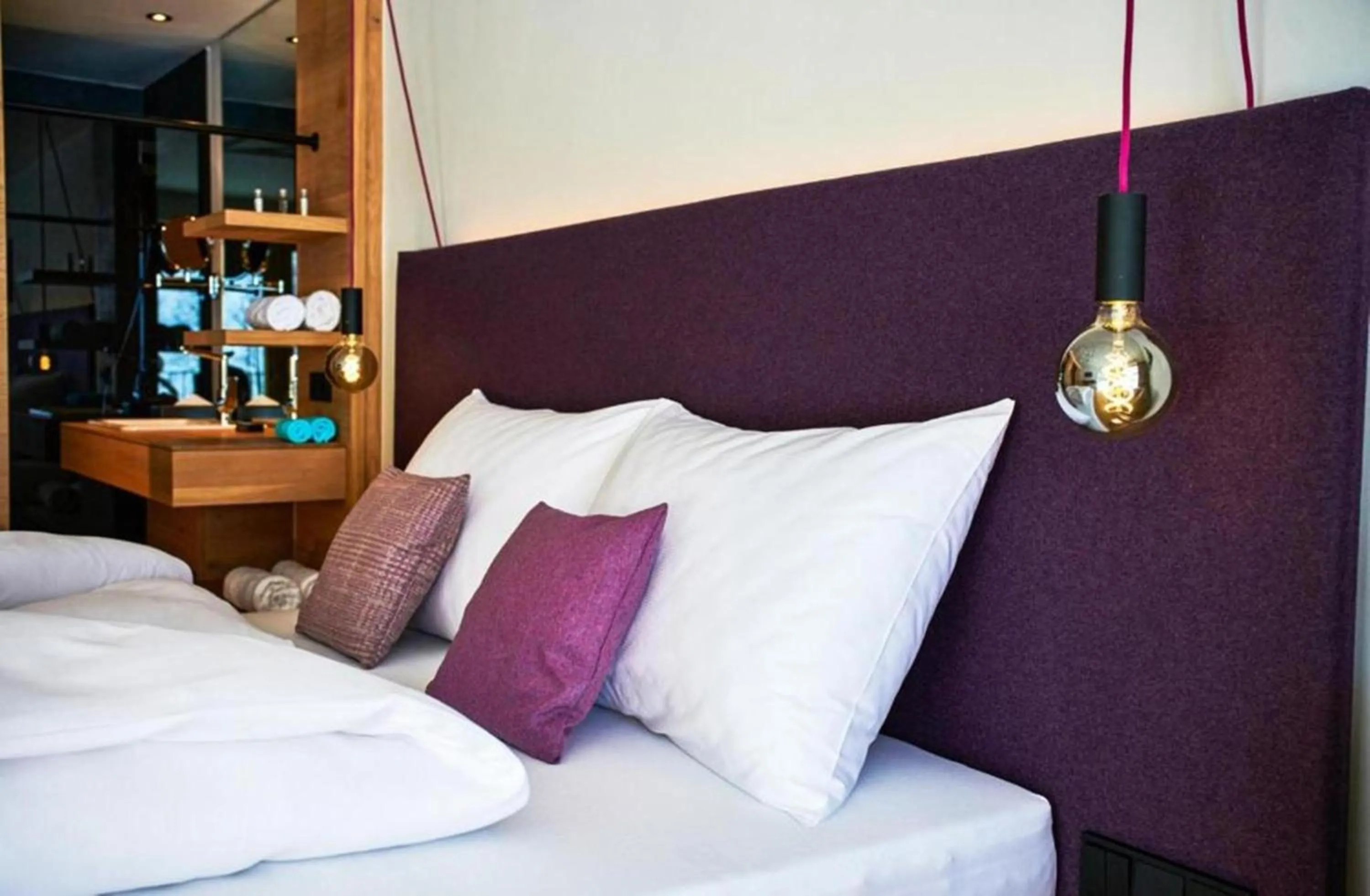 Bed in Wellness und Brunch Hotel MorgenZeit beheizter Naturpool mit Sandstrand Genuss Frühstück bis 13 Uhr Hochkönig Sommercard