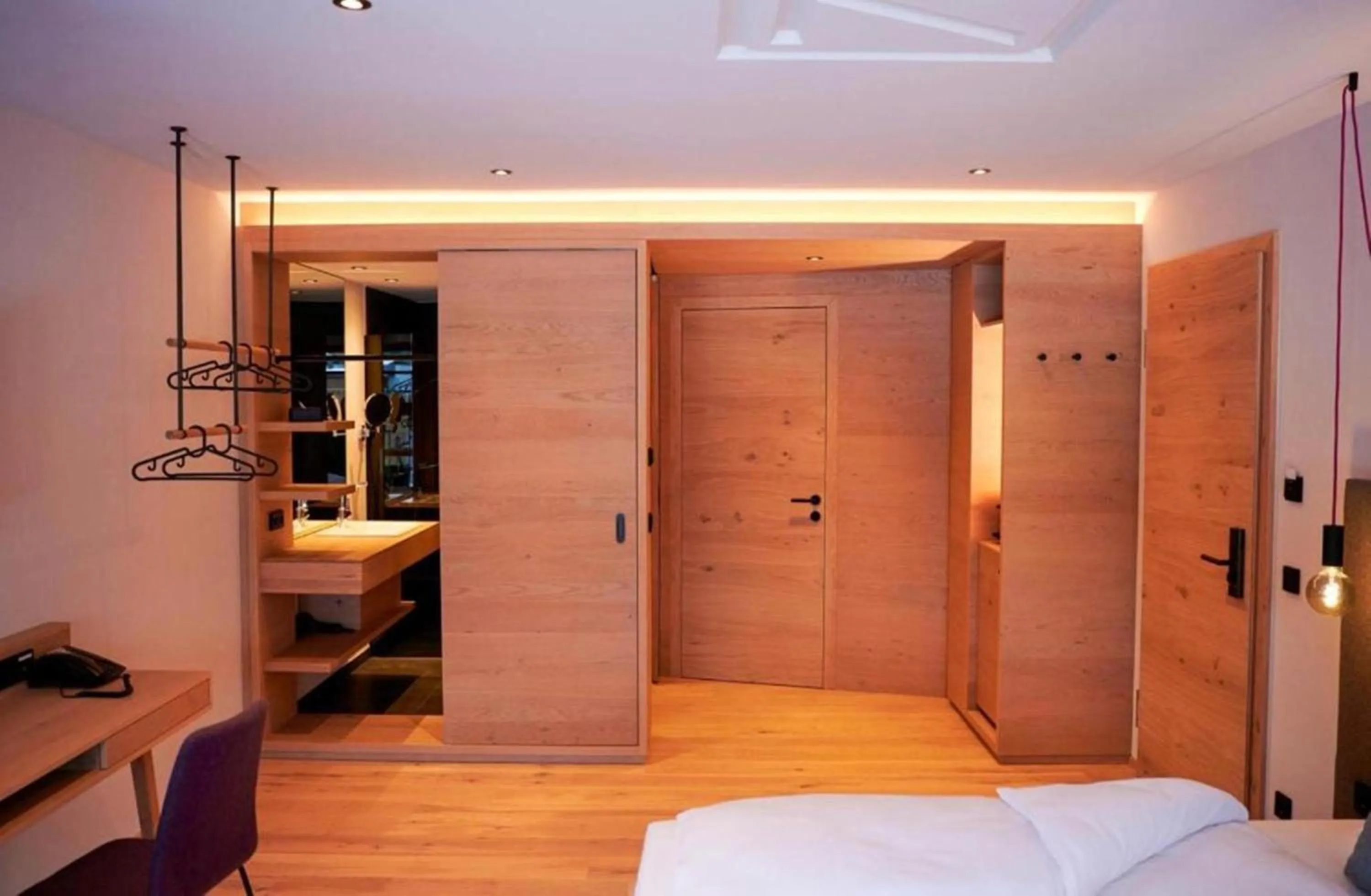 Photo of the whole room, Bed in Wellness und Brunch Hotel MorgenZeit beheizter Naturpool mit Sandstrand Genuss Frühstück bis 13 Uhr Hochkönig Sommercard