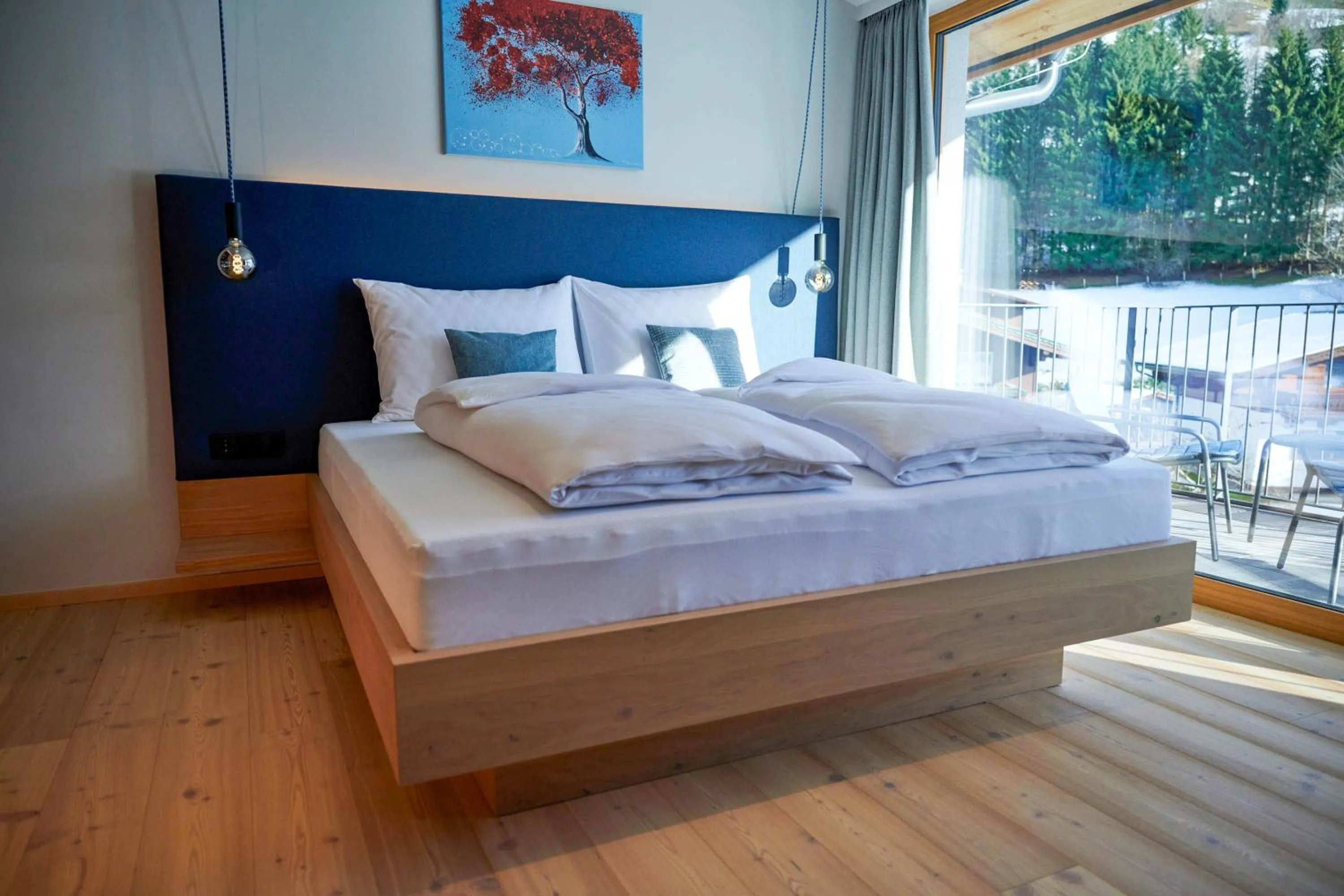 Photo of the whole room, Bed in Wellness und Brunch Hotel MorgenZeit beheizter Naturpool mit Sandstrand Genuss Frühstück bis 13 Uhr Hochkönig Sommercard