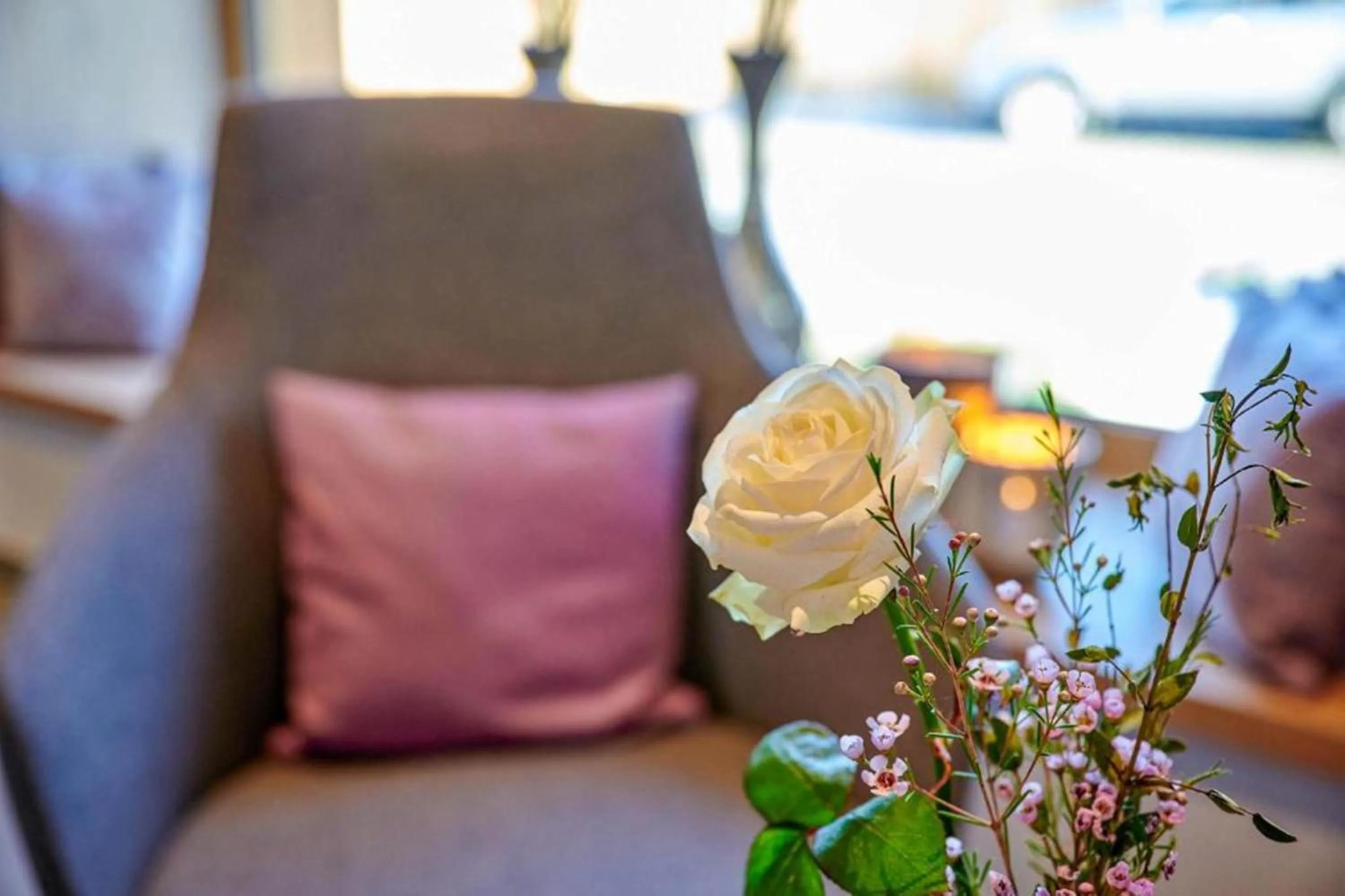 Decorative detail in Wellness und Brunch Hotel MorgenZeit beheizter Naturpool mit Sandstrand Genuss Frühstück bis 13 Uhr Hochkönig Sommercard