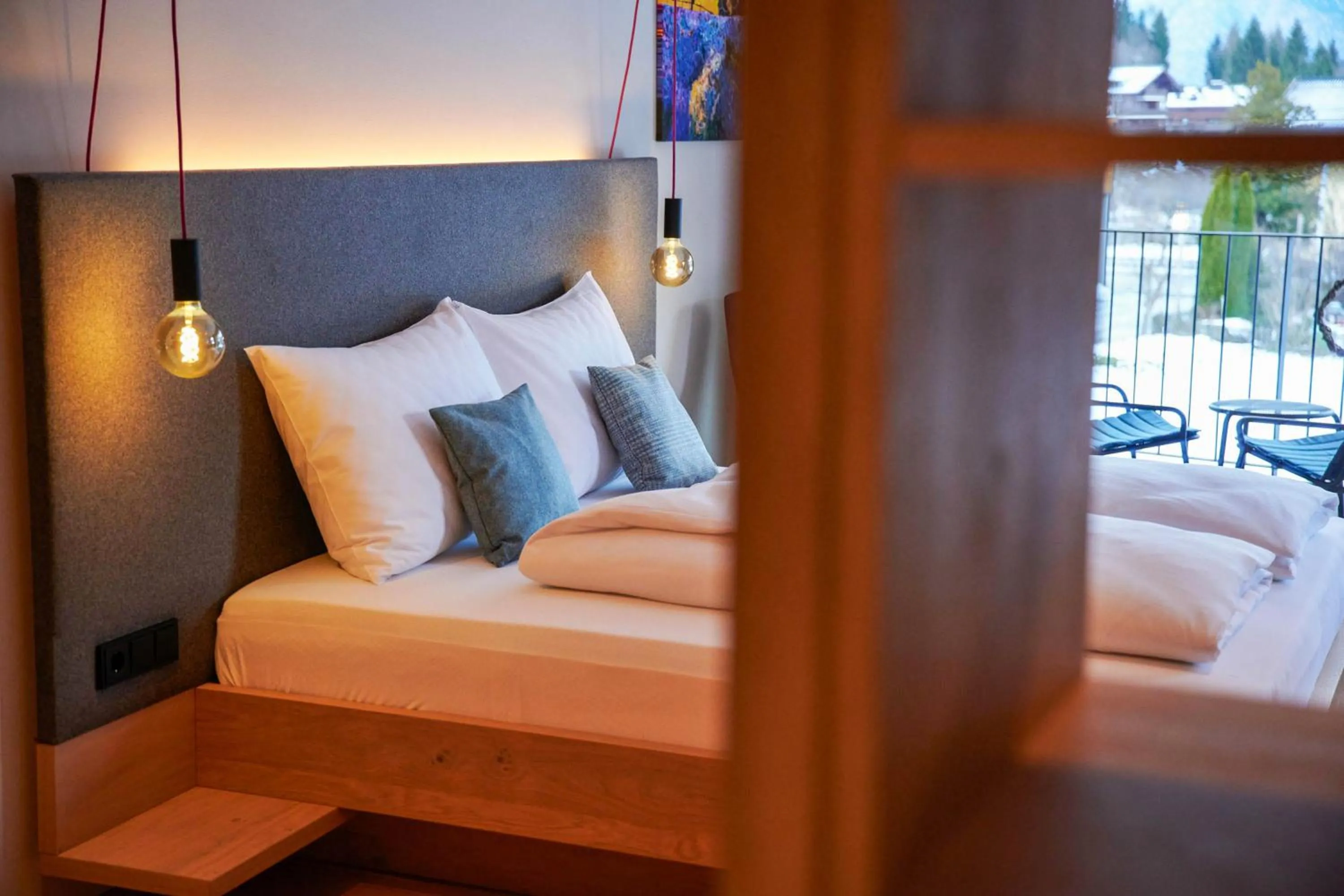 Bedroom, Bed in Wellness und Brunch Hotel MorgenZeit beheizter Naturpool mit Sandstrand Genuss Frühstück bis 13 Uhr Hochkönig Sommercard