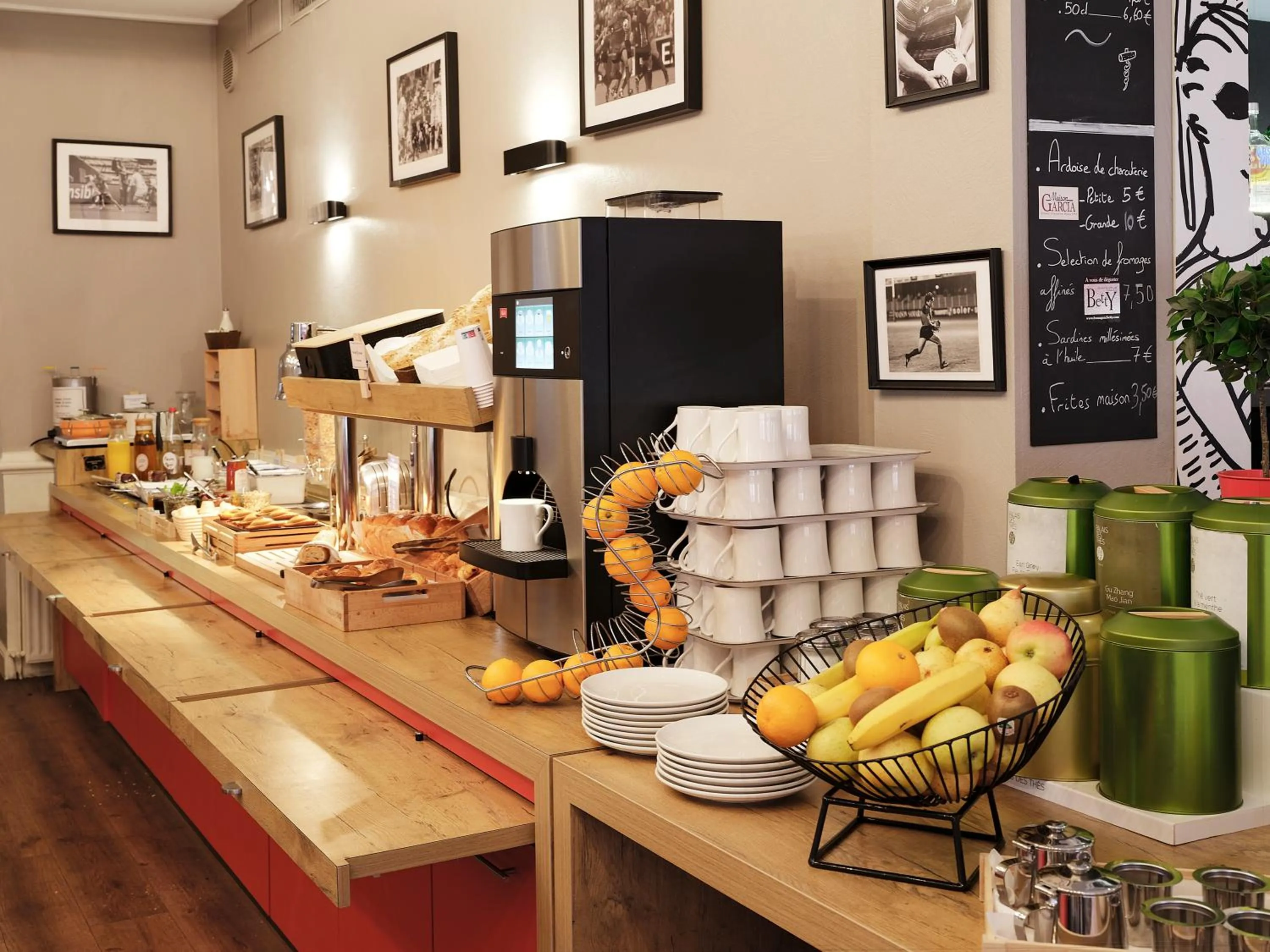 Buffet breakfast in ibis Toulouse Gare Matabiau